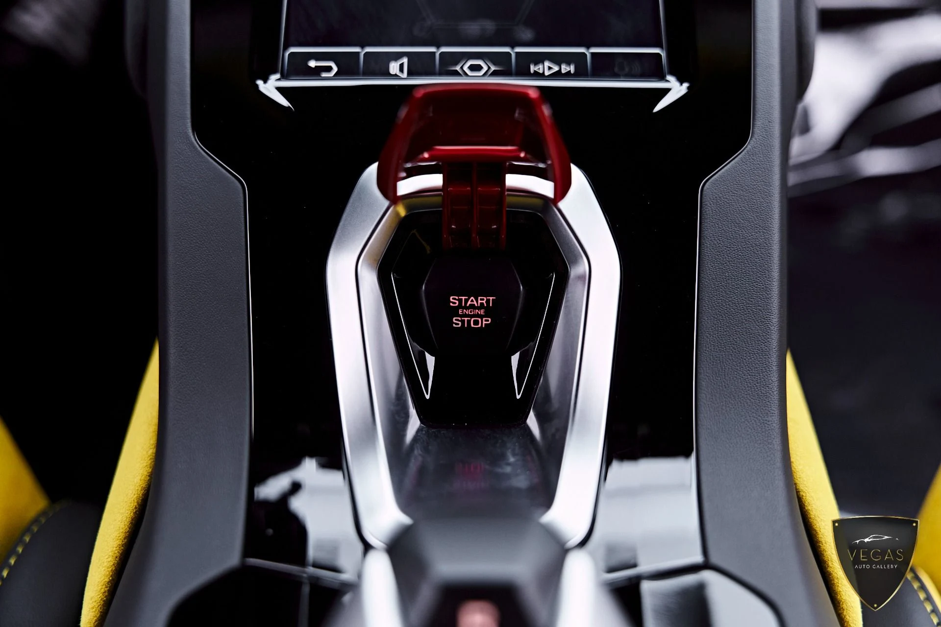 mph070_3384657755_Used_2022_Lamborghini_Huracan_EVO_Base_1782344367_f23bd93d6b