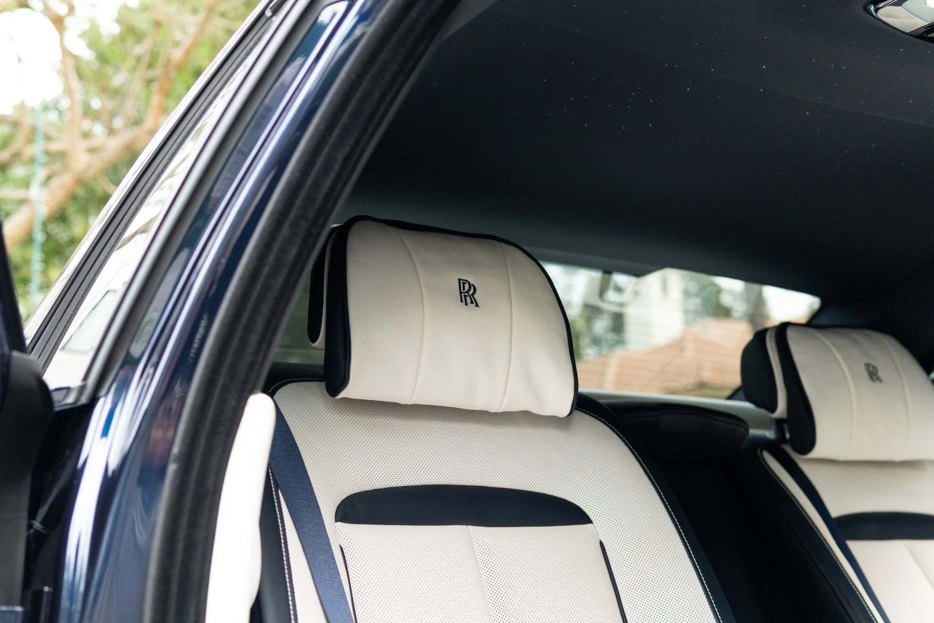 mph070_3427866514_Used_2023_Rolls_Royce_Black_Badge_Ghost_1765569637_d17ffde1e9