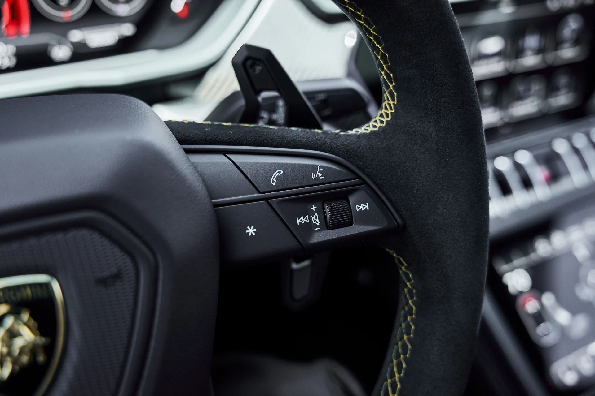 mph070_3445782059_Used_2024_Lamborghini_Urus_Performante_1778117075_5b7f9b2797