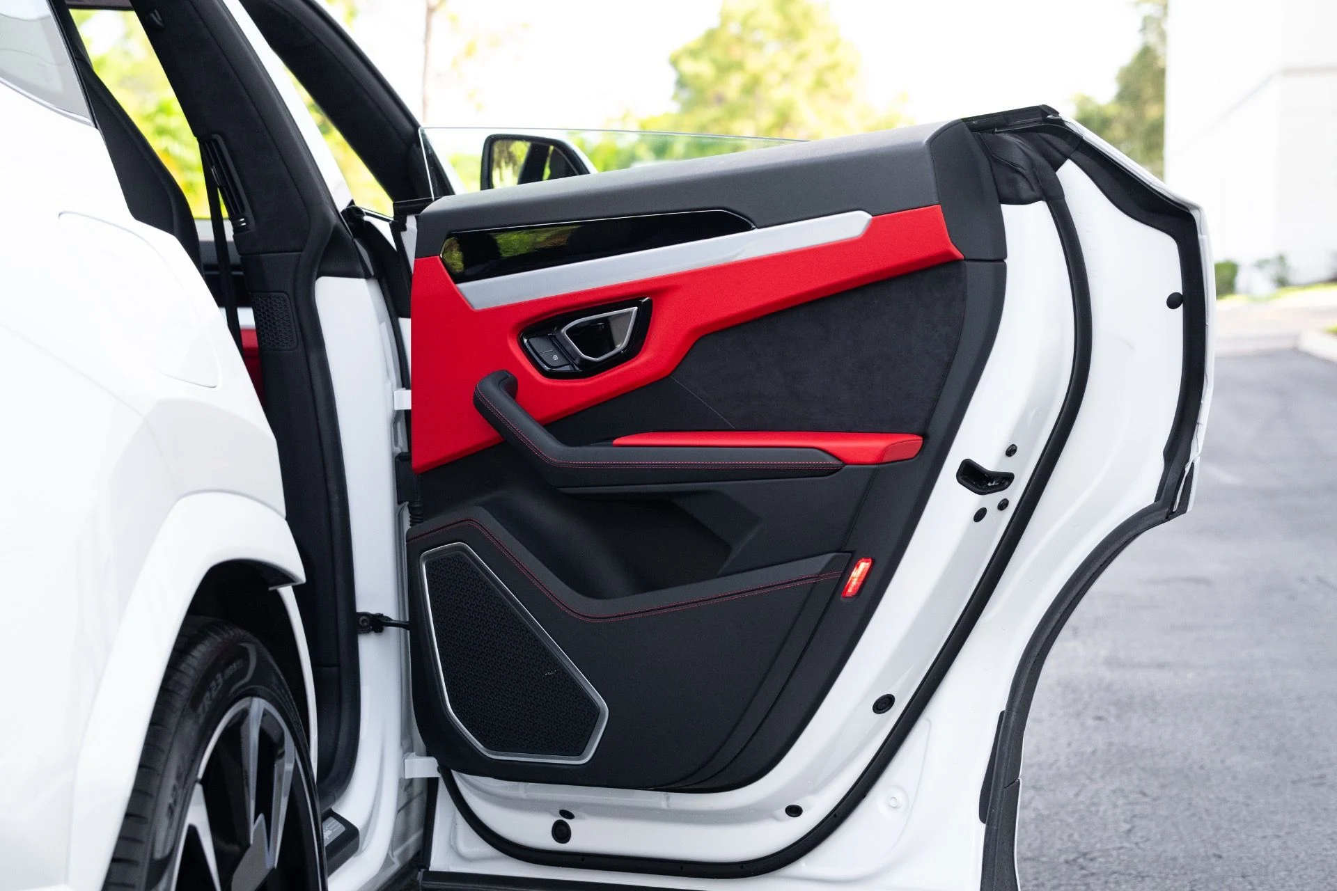 mph070_3495606977_Used_2022_Lamborghini_Urus_1778780626_f10442c51a