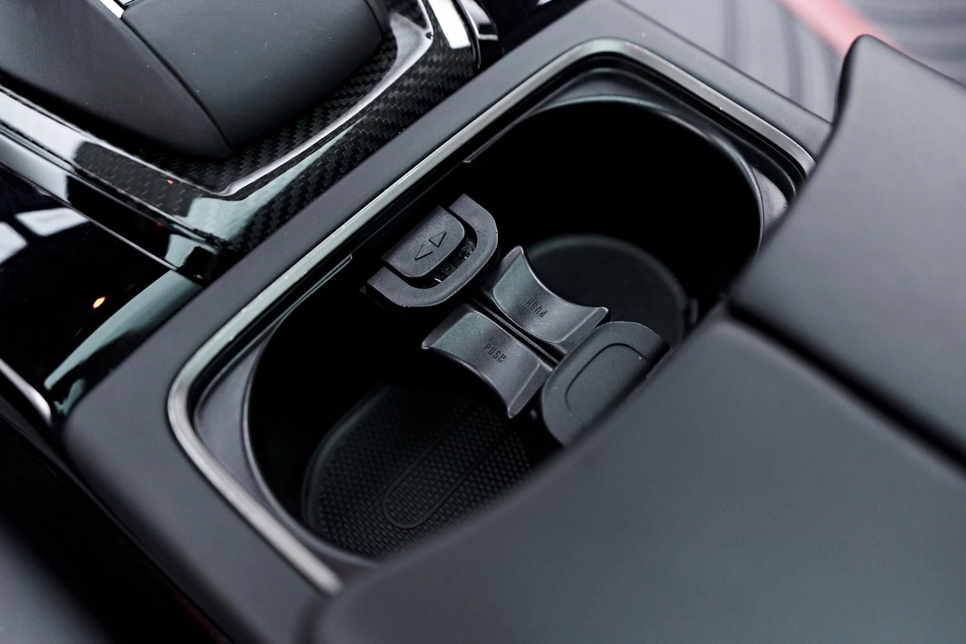 mph070_3520701938_Used_2023_Aston_Martin_DBX_707_1754786768_4a3a4fe3f1