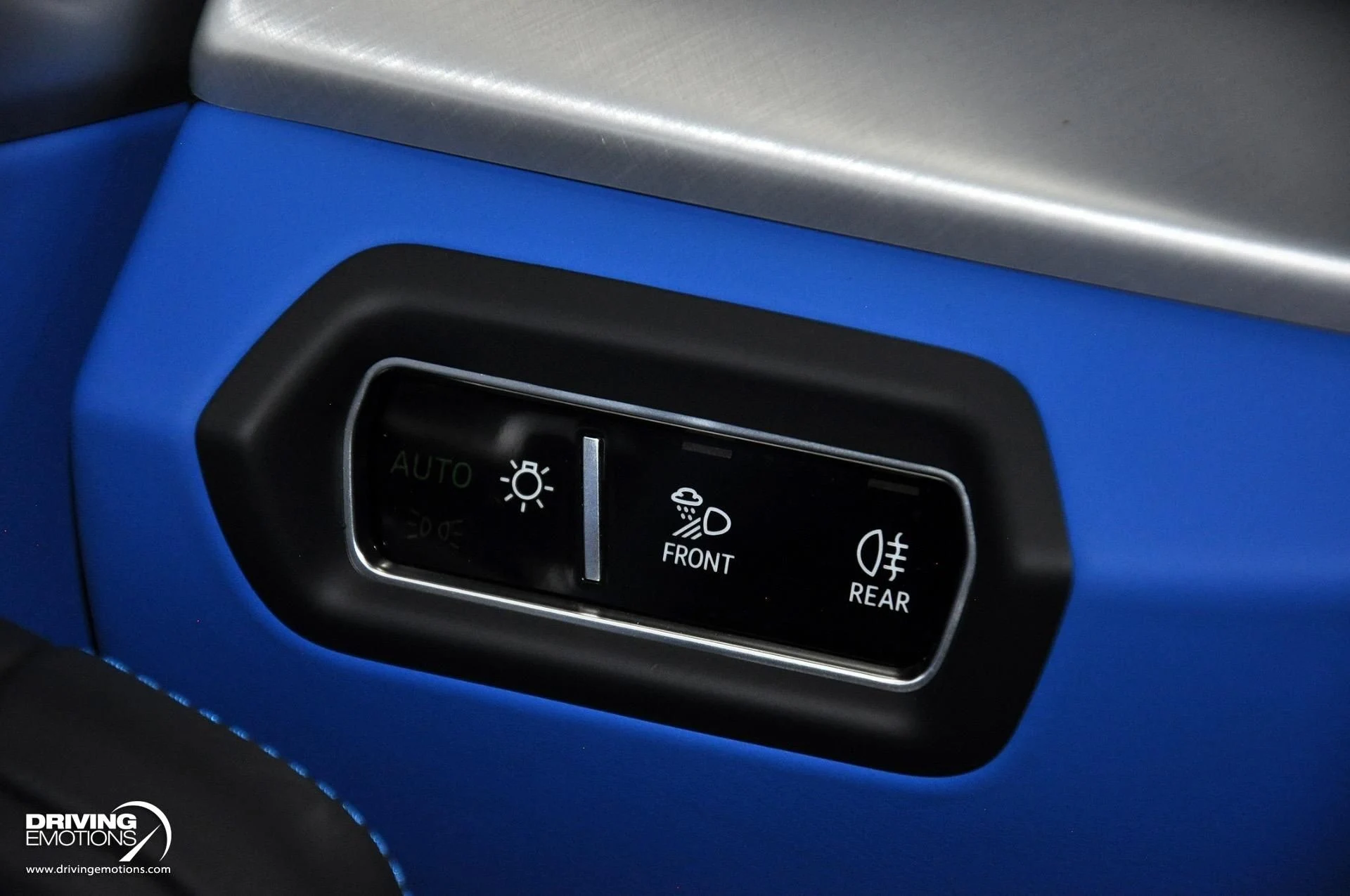 mph070_3545833207_801_p71_l_52c0b7bca3