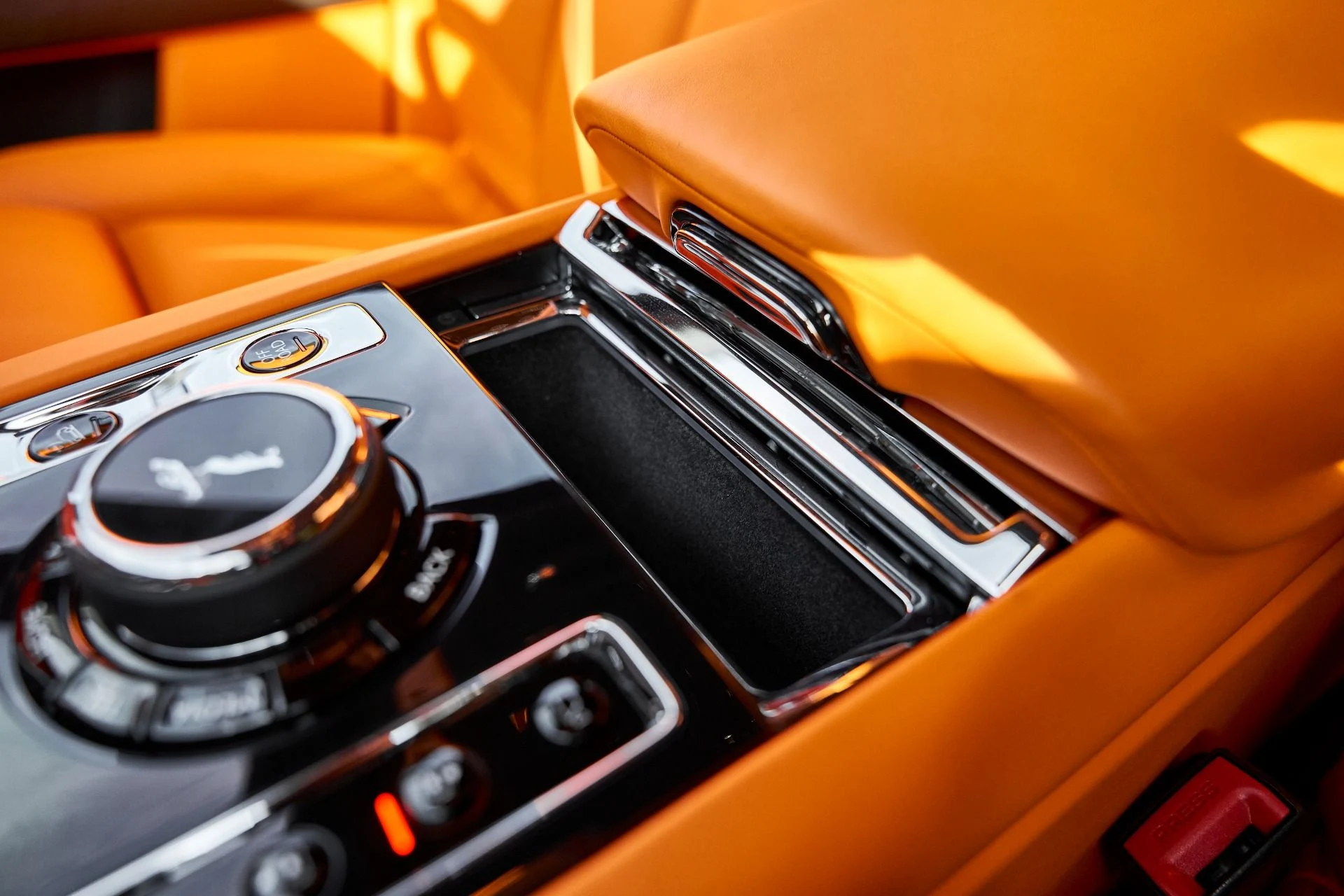 mph070_3551164749_Used_2025_Rolls_Royce_Cullinan_1766456726_a74568b6b6