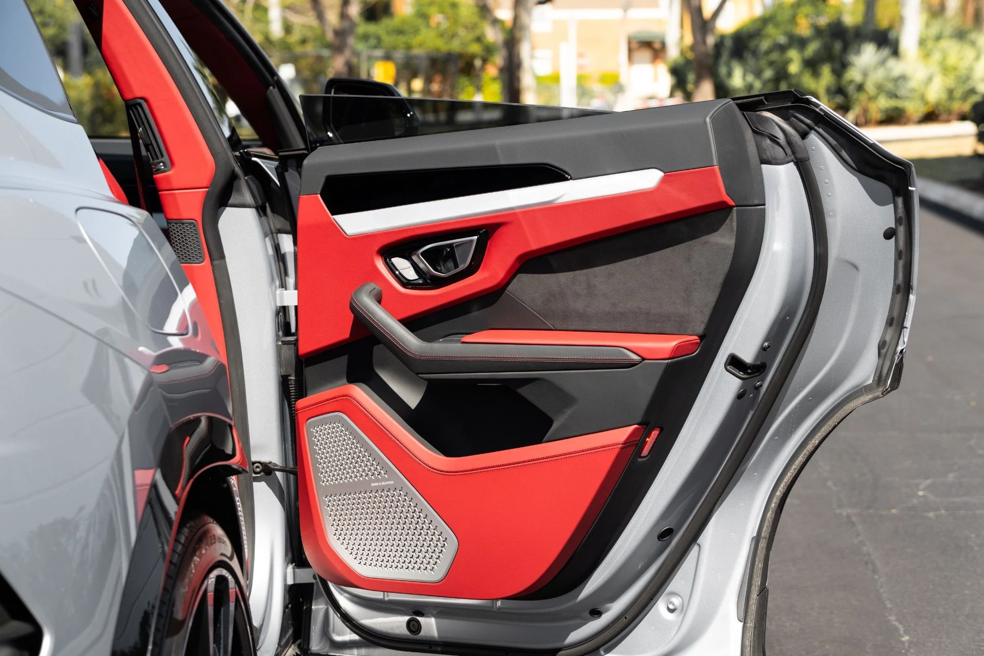 mph070_3556266045_Used_2022_Lamborghini_Urus_1770690392_cb820a975a