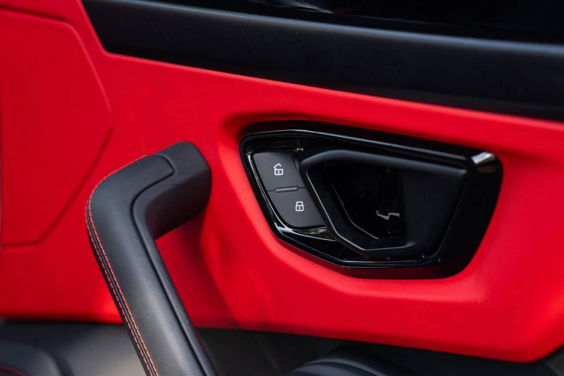 mph070_3617433421_Used_2024_Lamborghini_Urus_S_1781216022_54fbd9b945