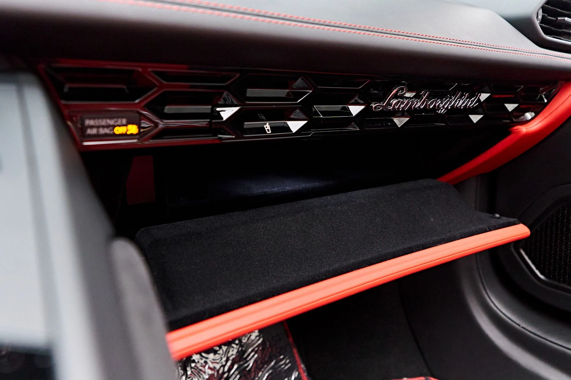 mph070_371791029_Used_2021_Lamborghini_Huracan_EVO_Base_1729305631_d0b11cbfff