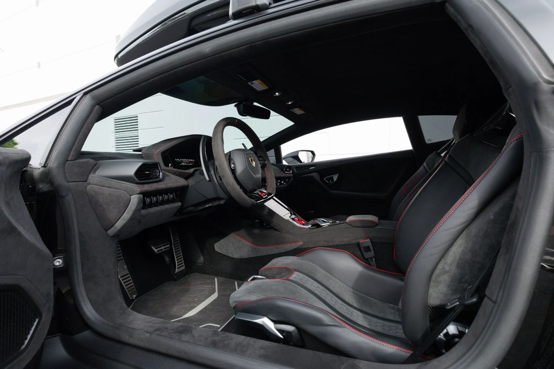 mph070_3769519545_Used_2024_Lamborghini_Huracan_Sterrato_1775279109_1ae974cc11