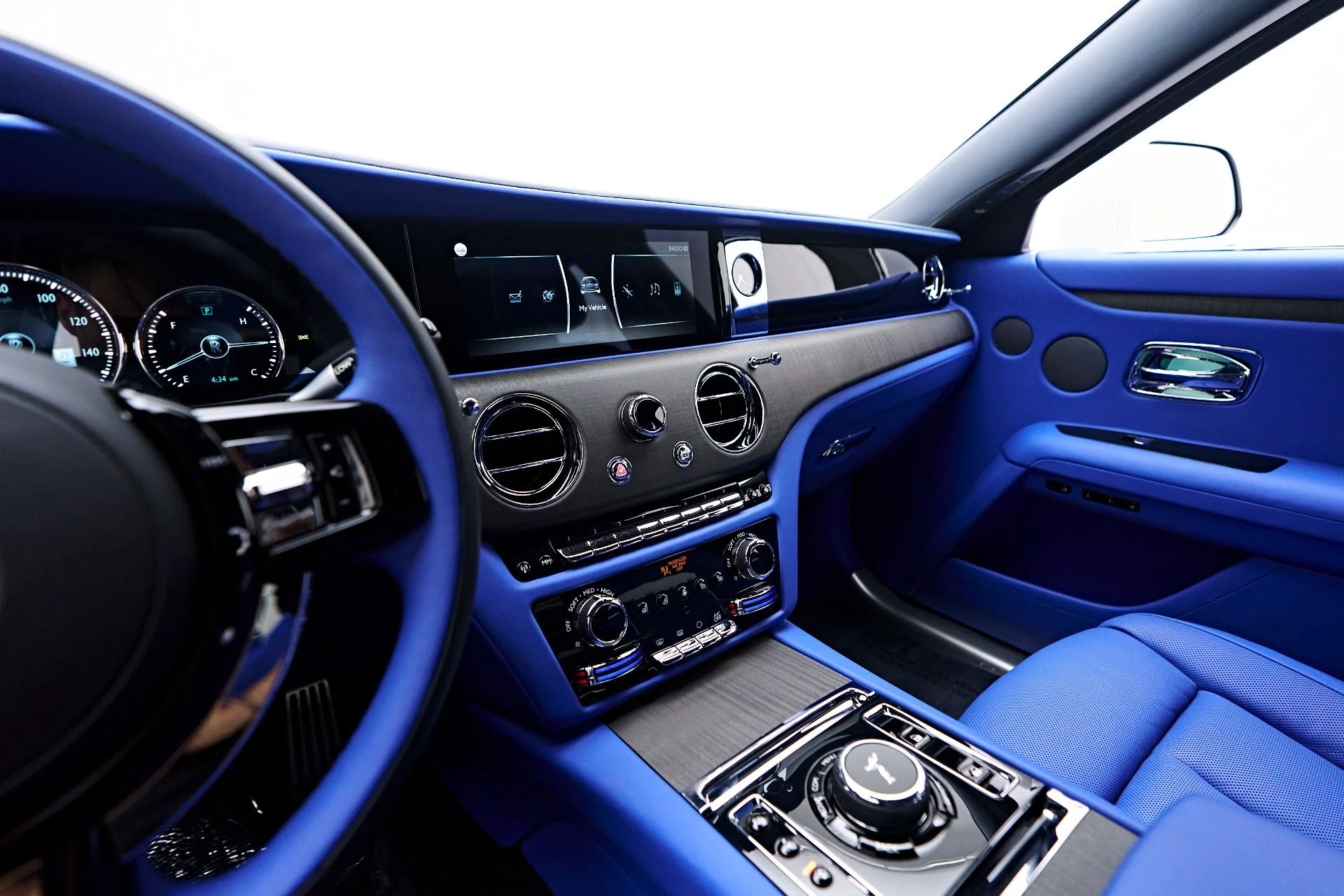 mph070_3777989721_Used_2024_Rolls_Royce_Ghost_Base_1757190864_97539cd92d