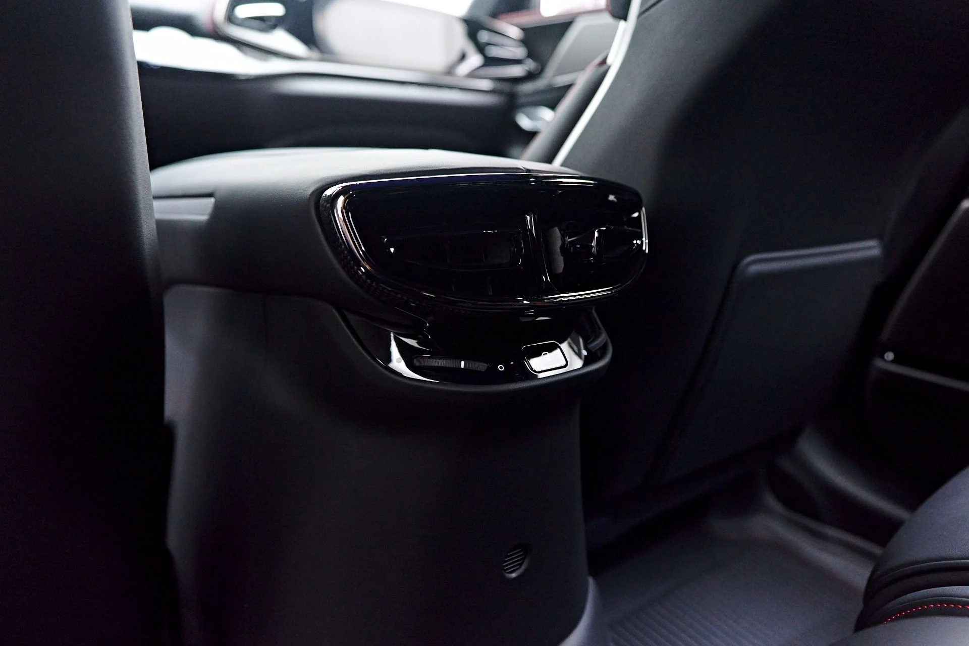 mph070_3800672386_Used_2024_Ferrari_Purosangue_Base_1757201200_17235cbb22