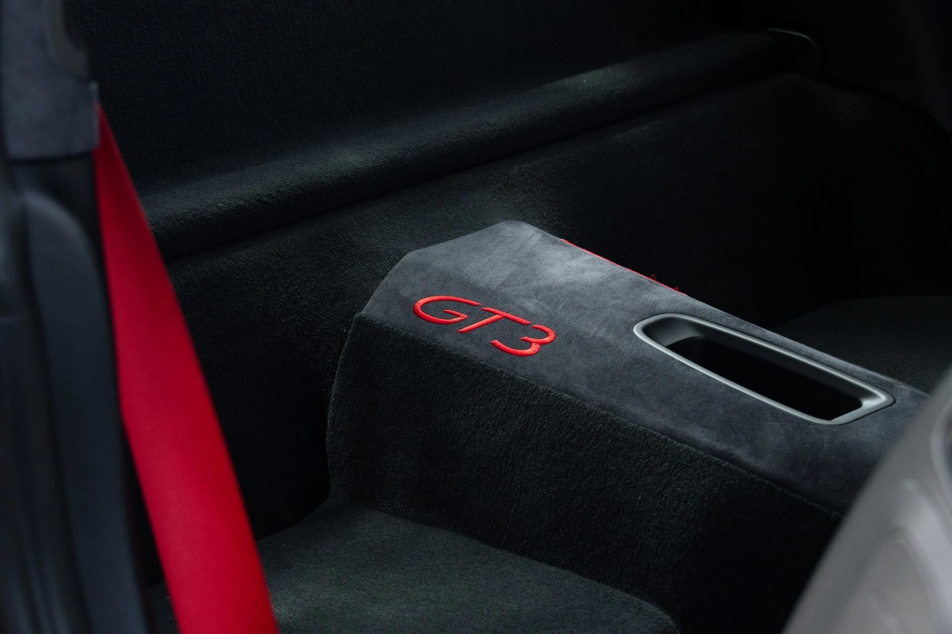 mph070_3817413312_Used_2018_Porsche_911_GT_3_1780452373_ae4bb968b4