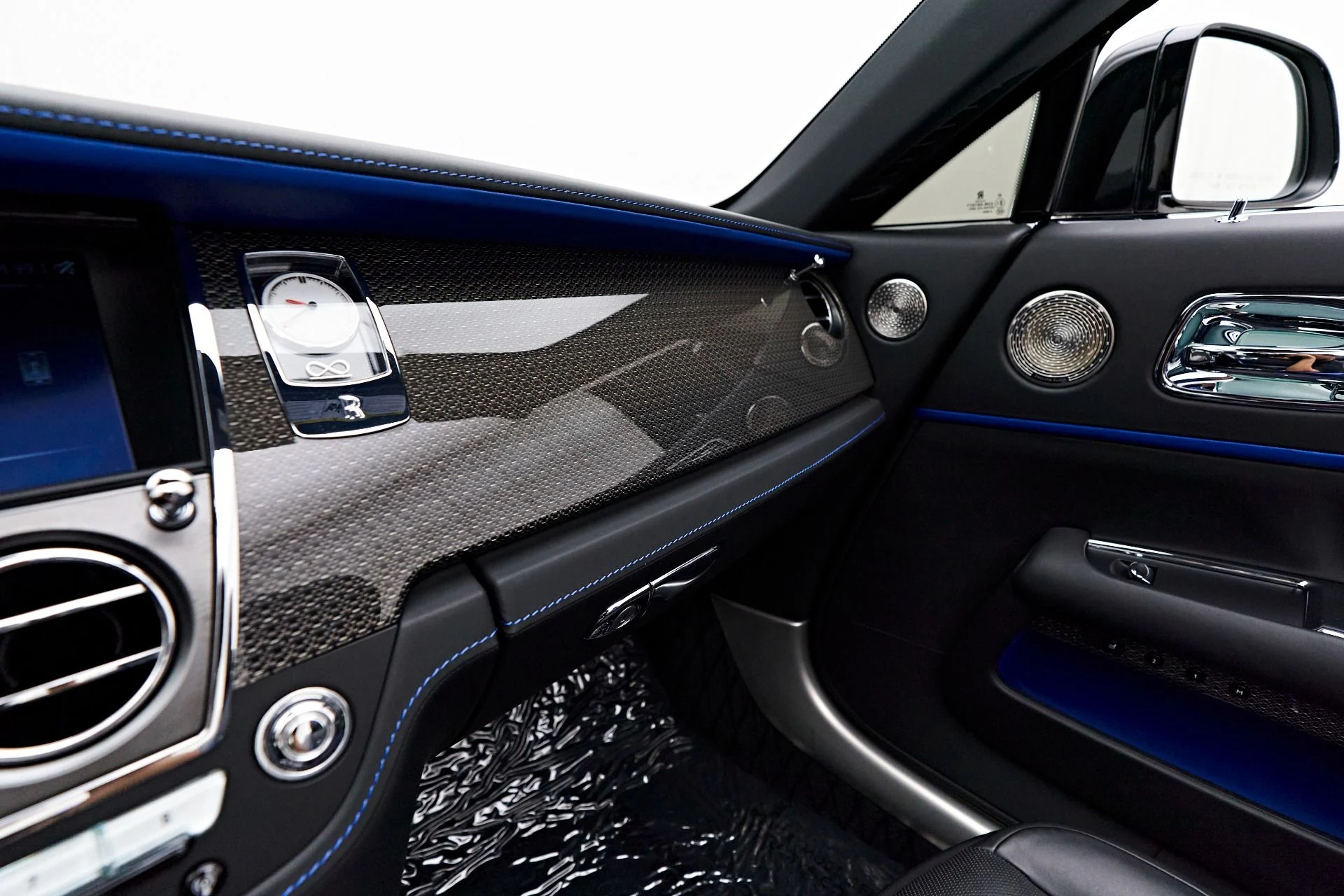 mph070_3828904863_Used_2018_Rolls_Royce_Dawn_Base_1712097649_9e36f87215