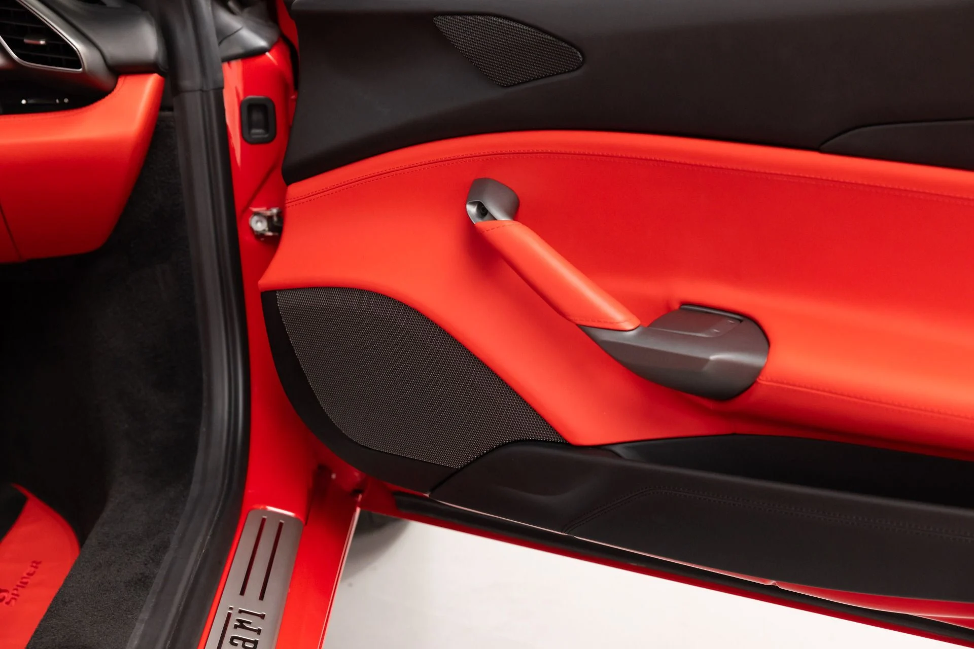 mph070_3955872843_Used_2017_Ferrari_488_Spider_1782928038_e3ef5d28c7