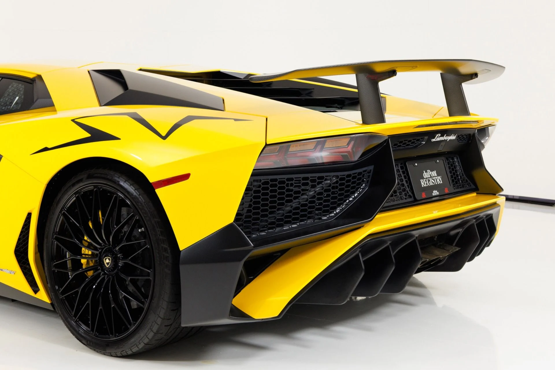 mph070_3961654645_Used_2016_Lamborghini_Aventador_LP_750_4_Superveloce_1785278593_267bb010b9