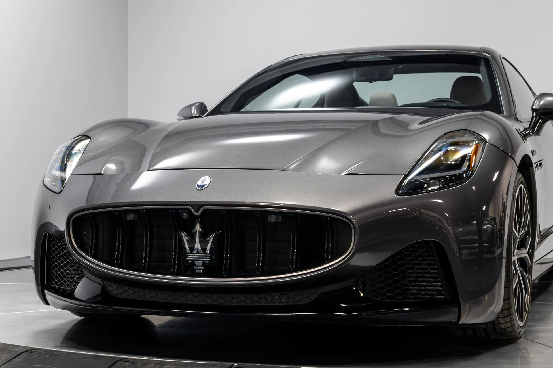 mph070_4000461215_Used_2024_Maserati_Gran_Turismo_Modena_1769640081_96209f15a8