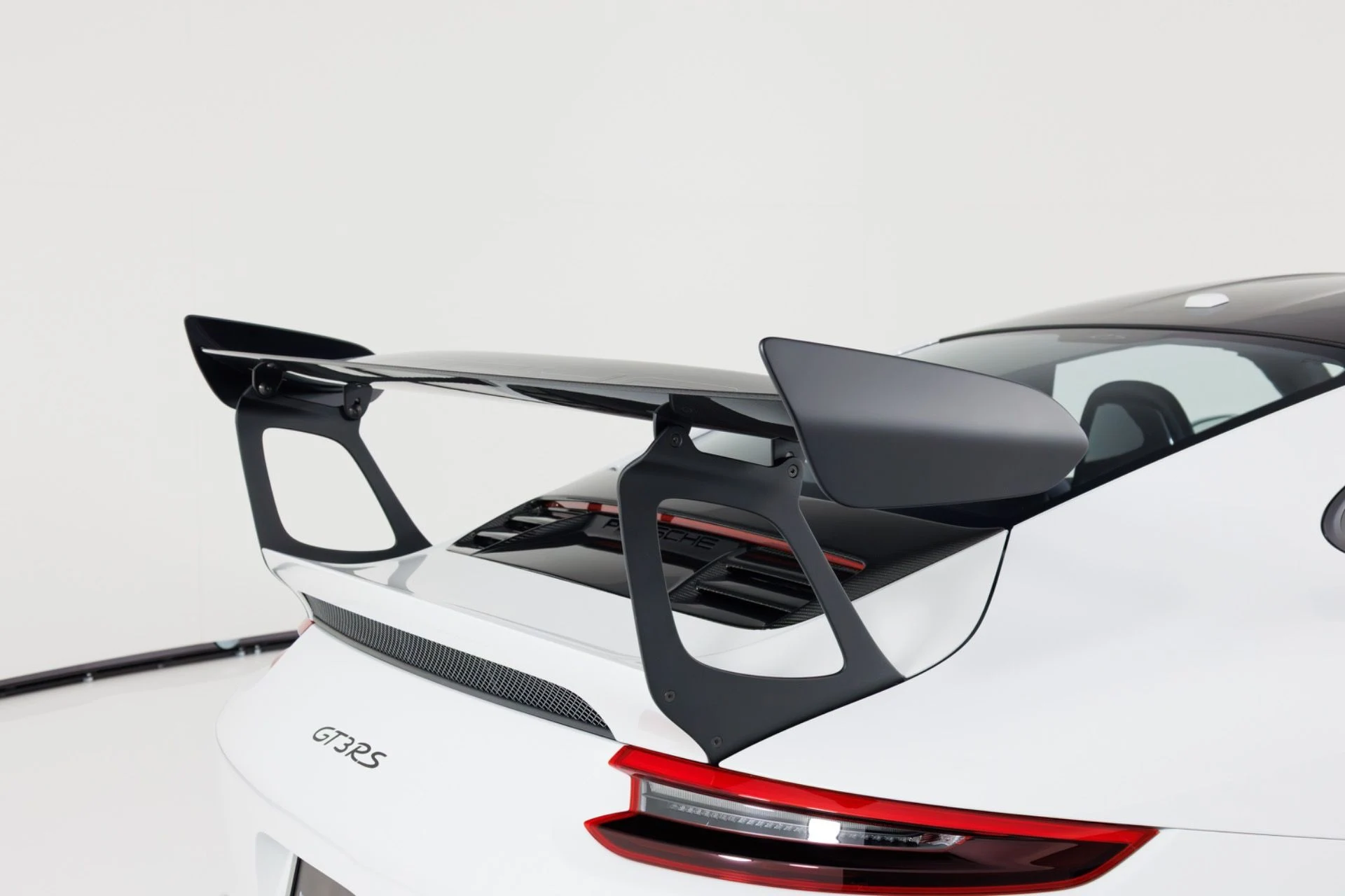 mph070_4011765591_Used_2019_Porsche_911_GT_3_RS_1774651743_ac51147082