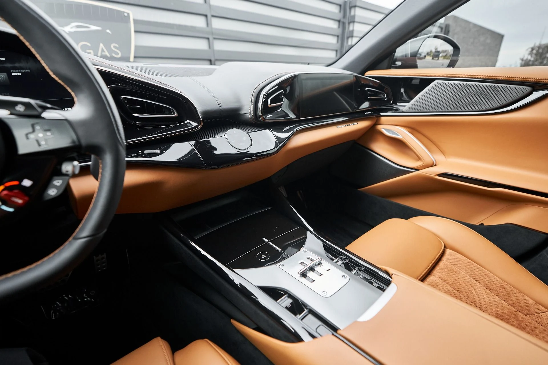 mph070_4037649230_Used_2025_Ferrari_Purosangue_1762993306_ace6b70363