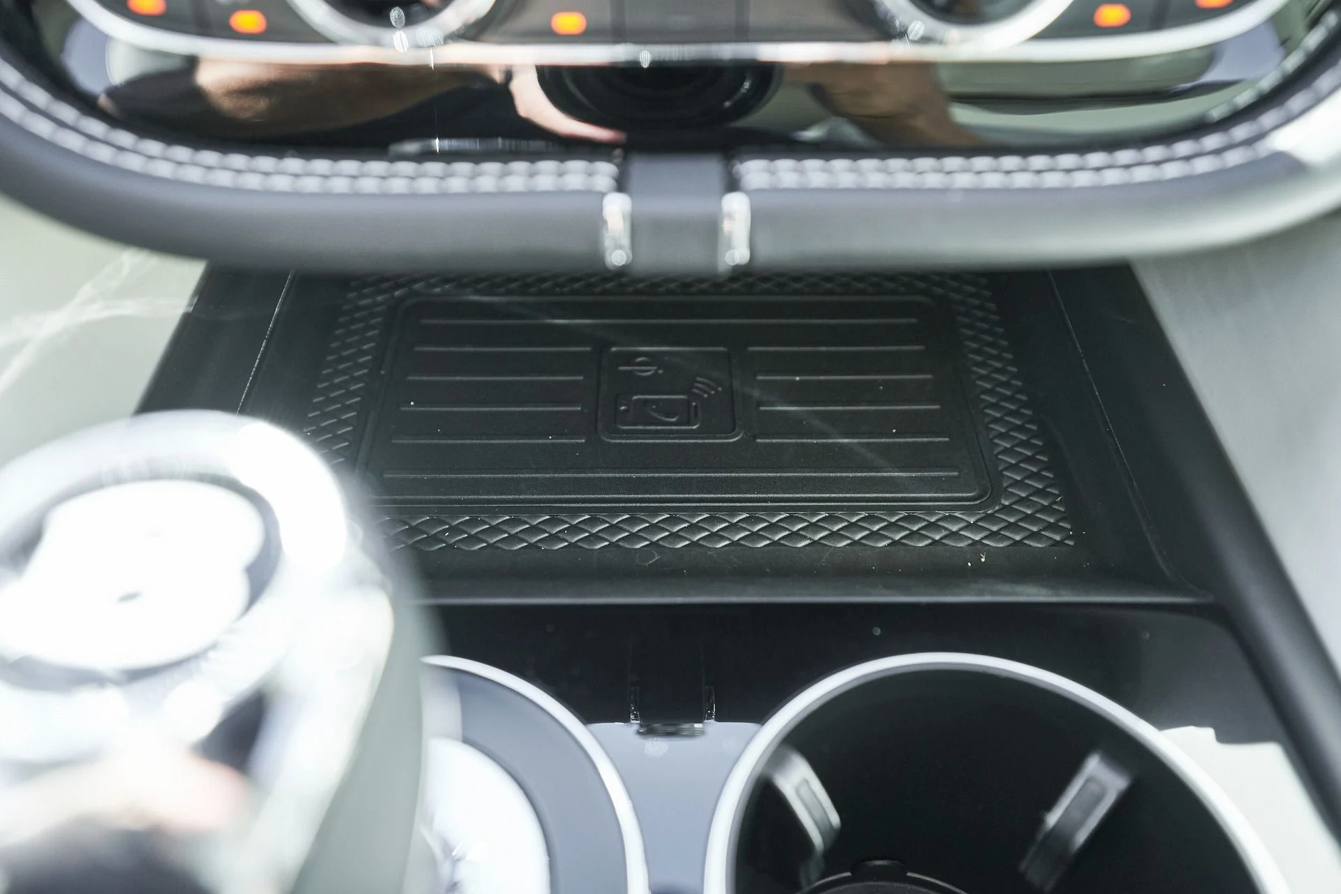 mph070_4107824866_Used_2024_Bentley_Bentayga_Hybrid_S_1759985924_e6252b80c4