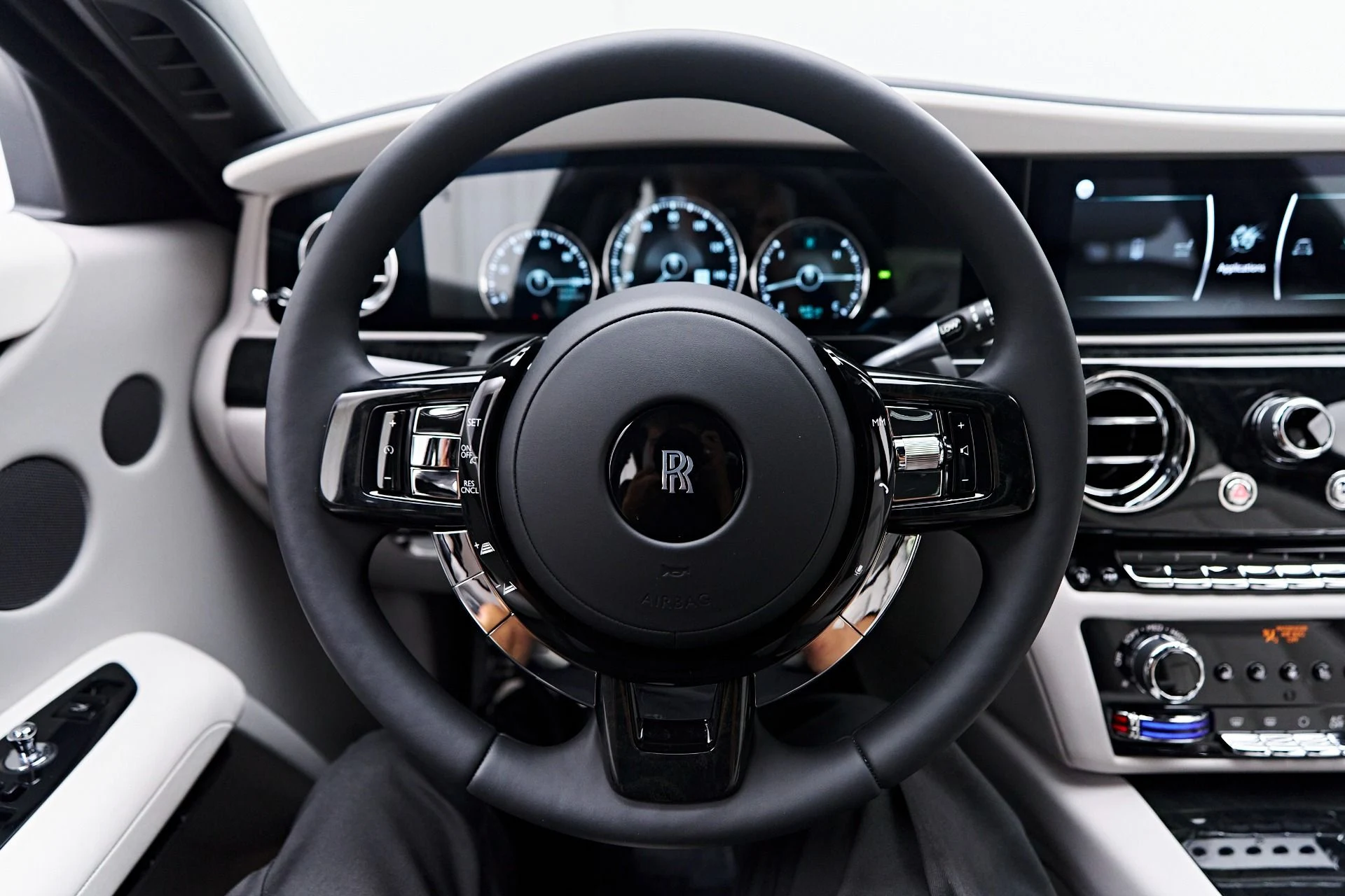 mph070_4195128936_Used_2024_Rolls_Royce_Ghost_Base_1752169894_8ec666a307