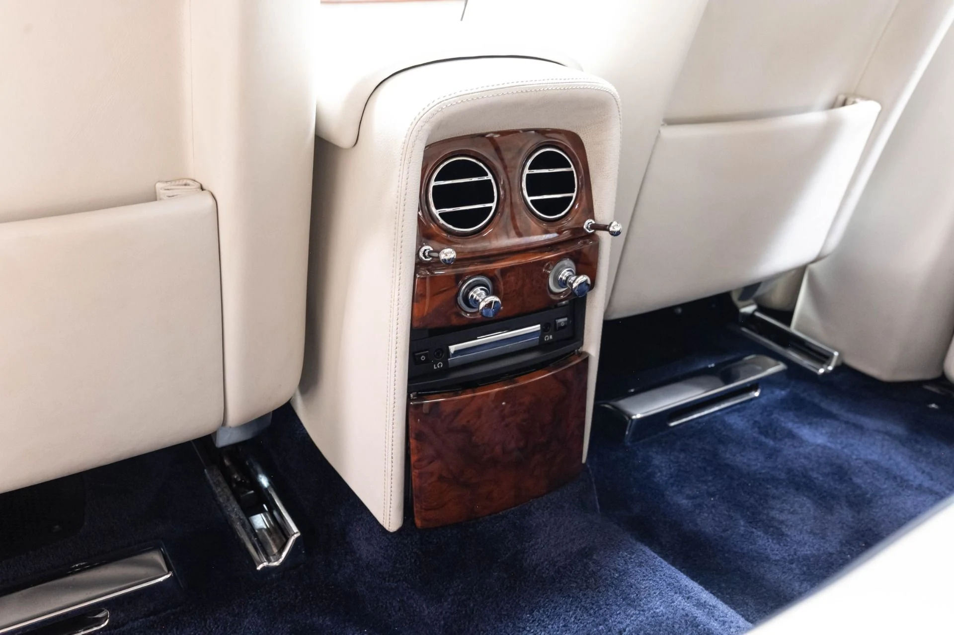 mph070_421325544_Used_2013_Rolls_Royce_Phantom_1784226914_6bf6bf024c