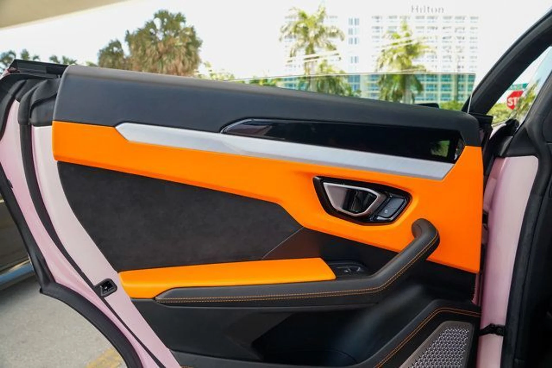 mph070_4229455886_used_2021_lamborghini_urus_awd_14354_22713615_71_640_523ad8875c