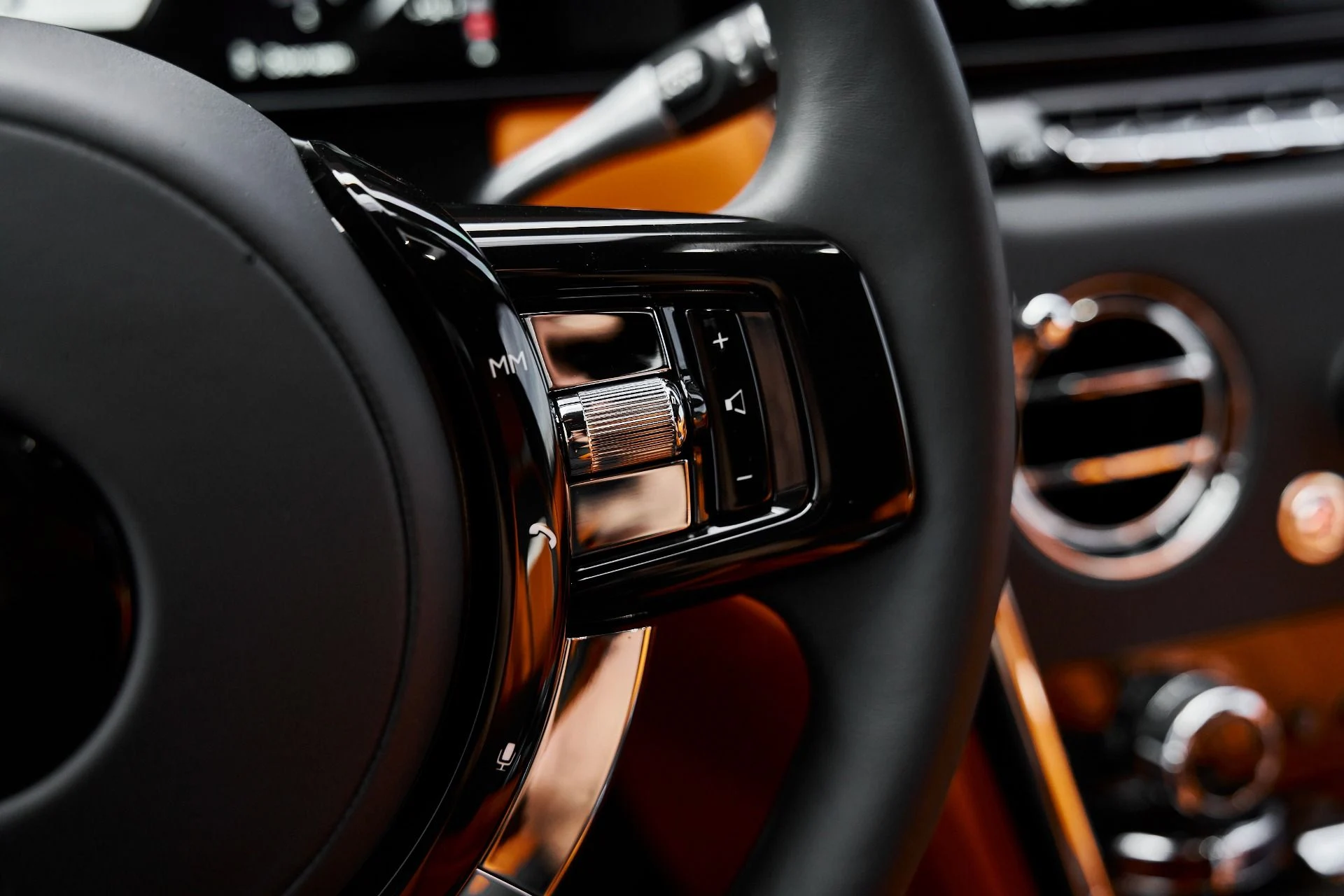 mph070_4233765119_Used_2025_Rolls_Royce_Cullinan_Base_1770950931_18629cfb91