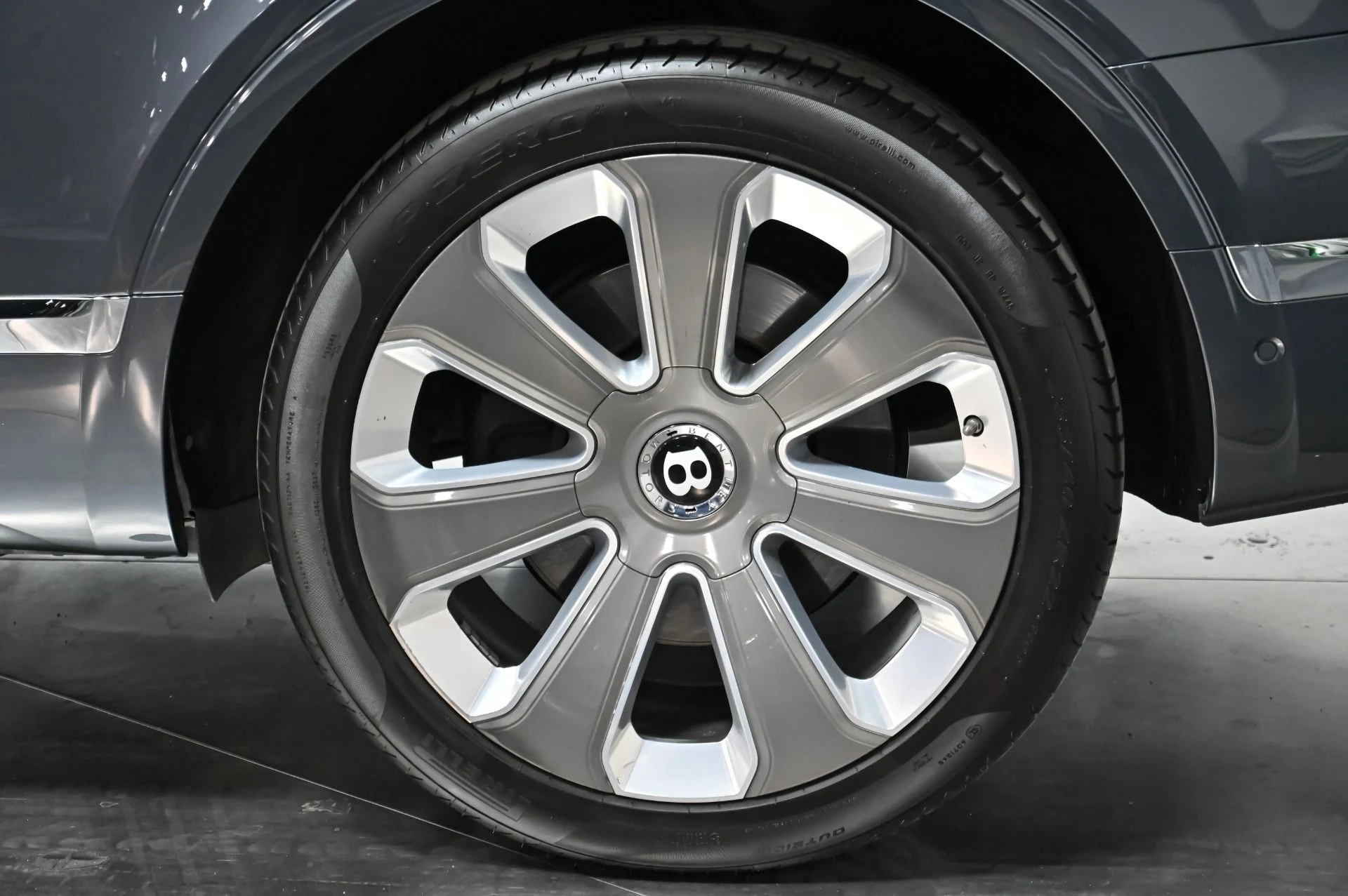 mph070_4261000305_Used_2018_Bentley_Bentayga_Mulliner_1757711699_6d4cbd05ca