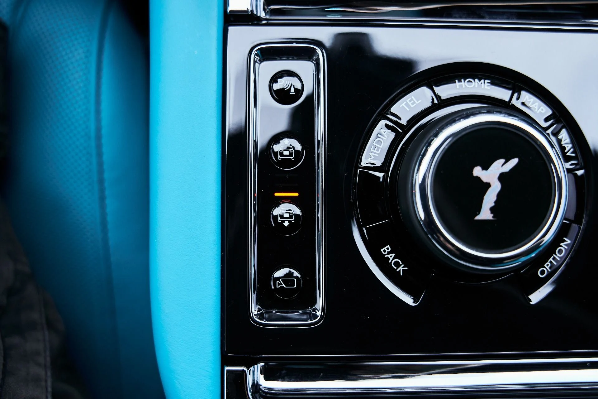 mph070_427094020_Used_2025_Rolls_Royce_Cullinan_Black_Badge_1774912586_fce76f44bc