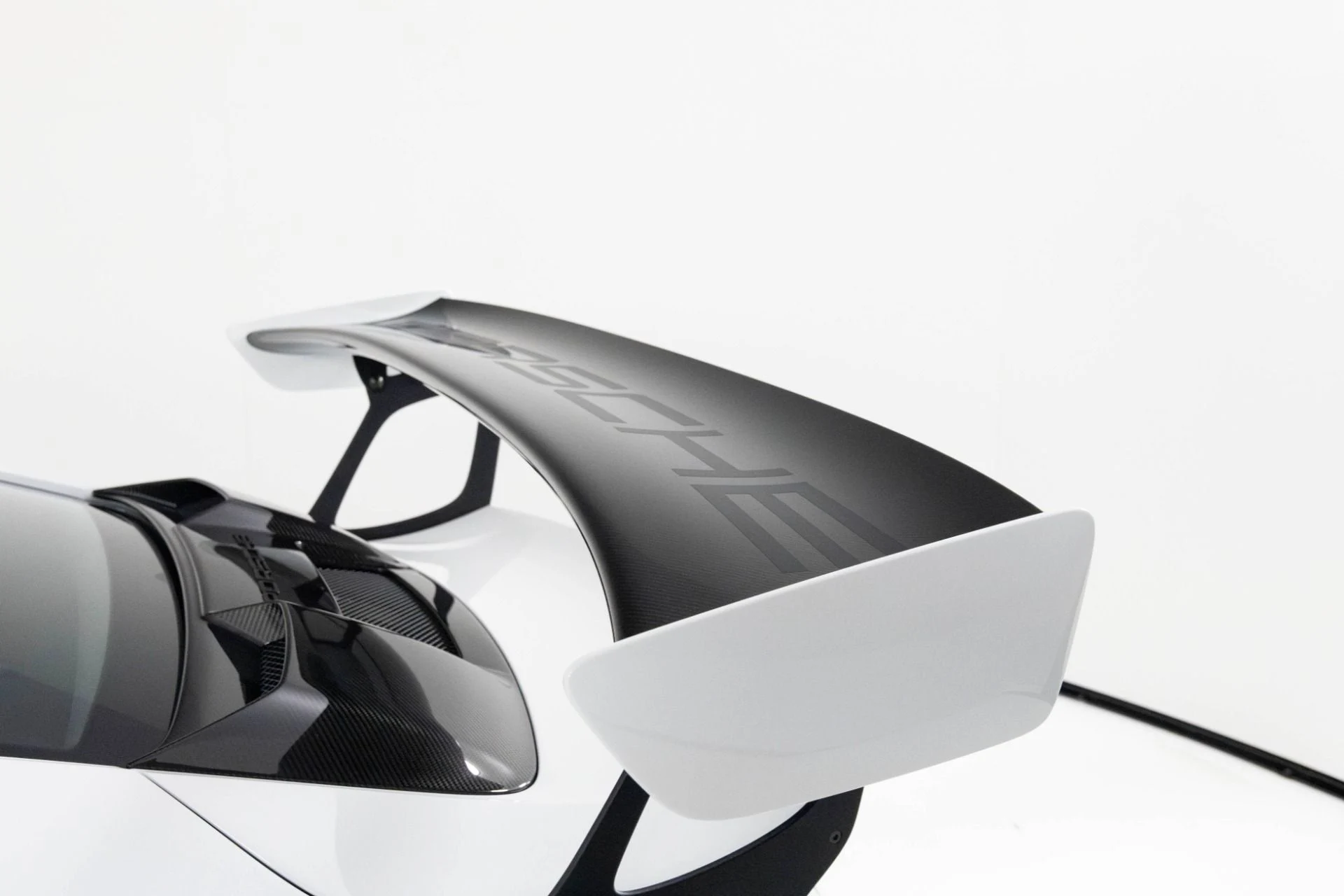 mph070_4286457000_Used_2018_Porsche_911_GT_2_RS_1762386704_9390604aeb