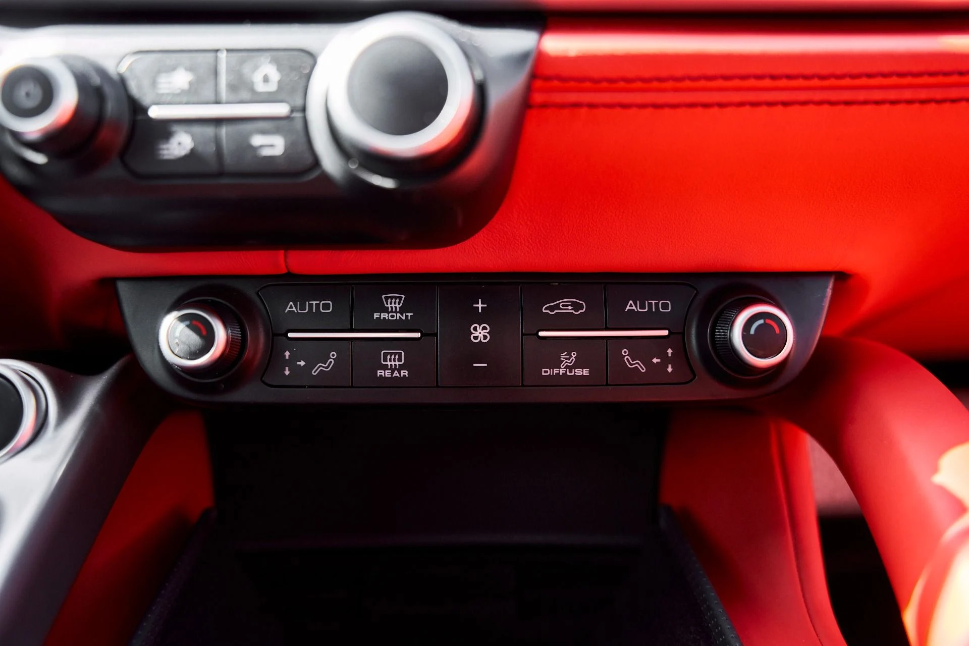 mph070_526676618_Used_2019_Ferrari_GTC_4_Lusso_V12_1771467719_2b8779c0bd