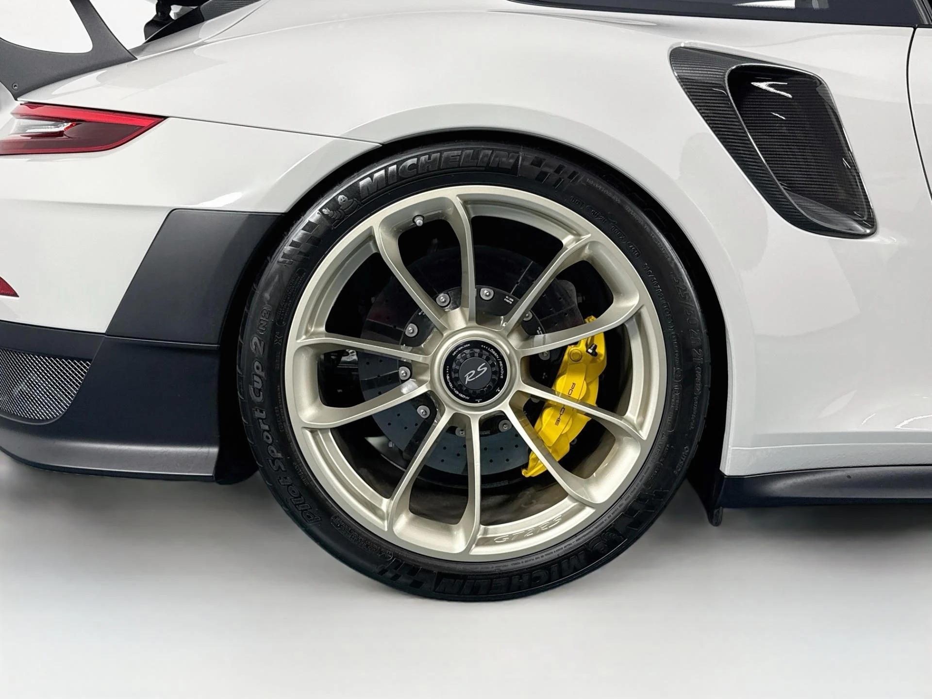 mph070_539153068_Used_2018_Porsche_911_GT_2_RS_1790873200_cc6741626e