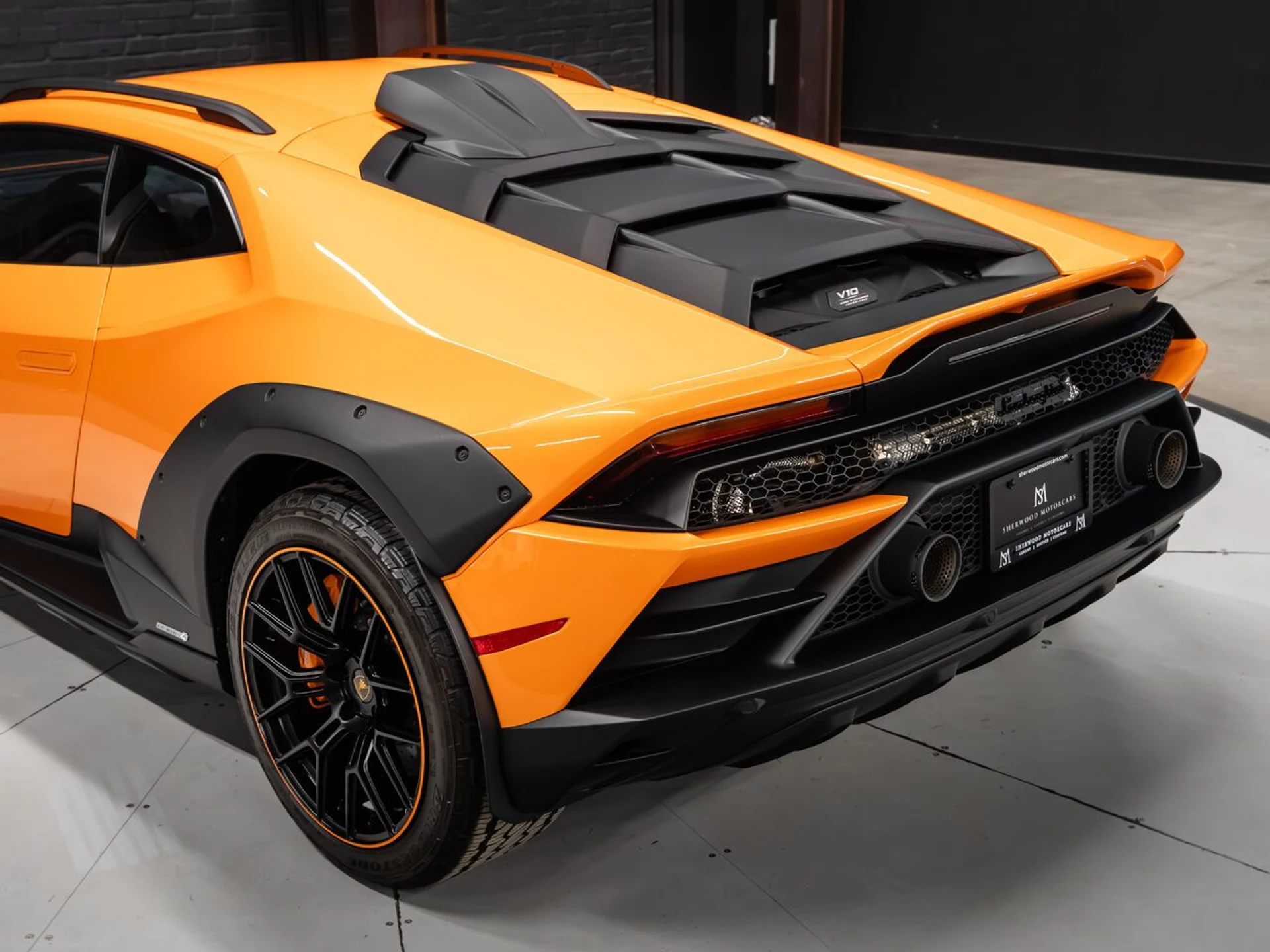 mph070_550956848_lamborghini_huracan_2023_3a03e23cbf