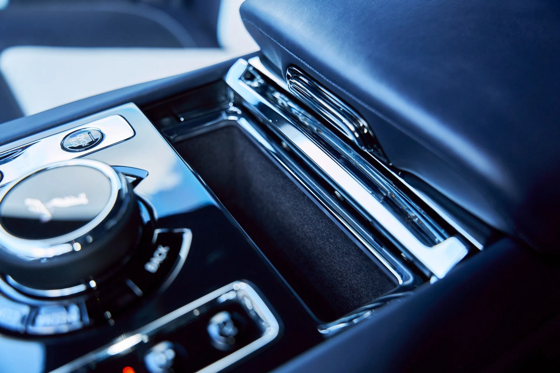 mph070_636728518_Used_2022_Rolls_Royce_Cullinan_Base_1767400164_37dab6f41b