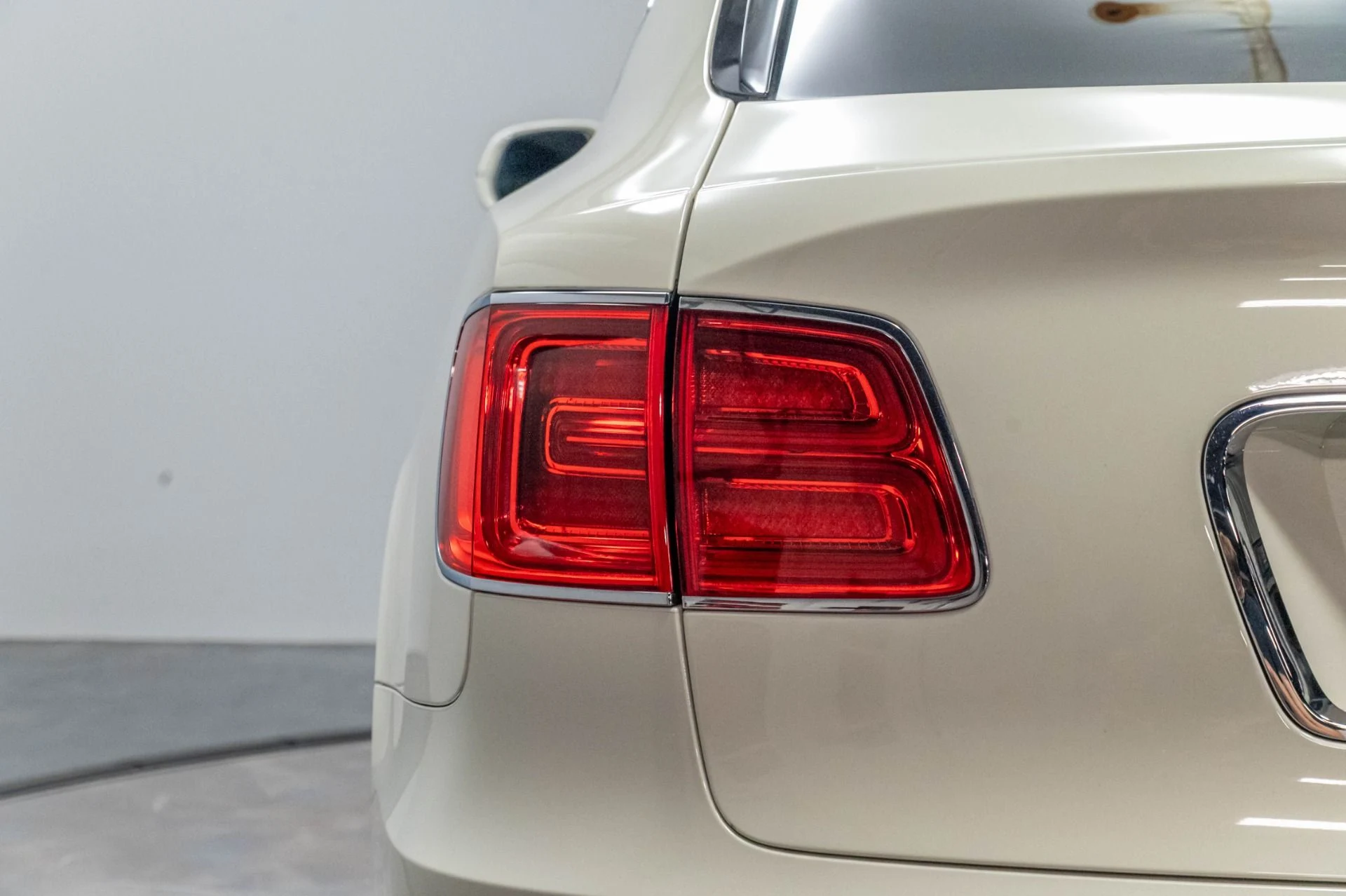 mph070_656348352_Used_2017_Bentley_Bentayga_W12_1787159716_086456d3e9