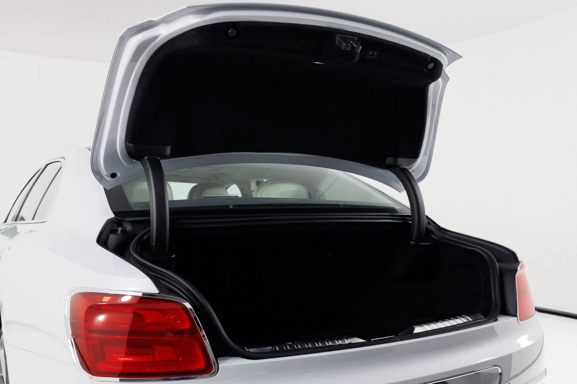 mph070_788488059_Used_2020_Bentley_Flying_Spur_W12_1776899569_a7a9f616f0