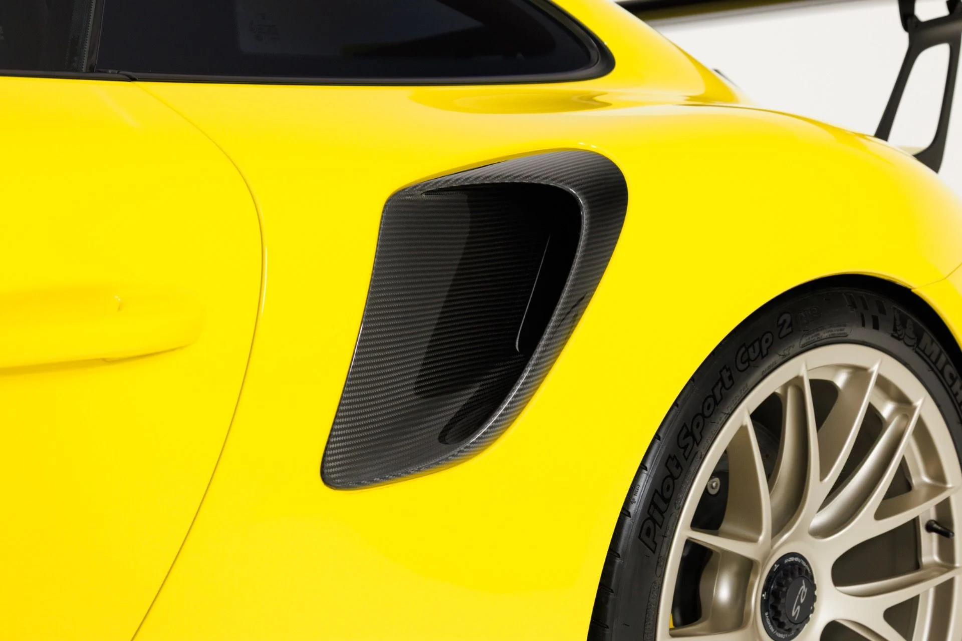 mph070_828496791_Used_2018_Porsche_911_GT_2_RS_1787778697_e7d9552838