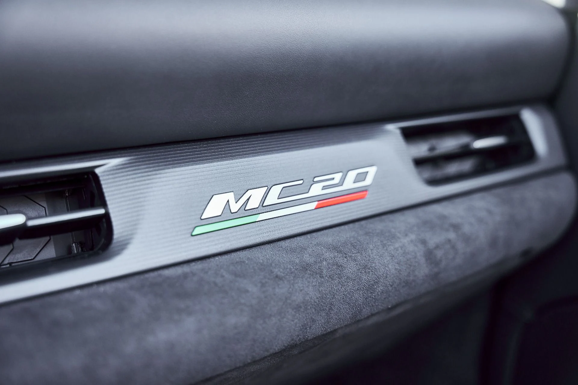 mph070_891852218_Used_2024_Maserati_MC_20_1771382134_fce72db0bf