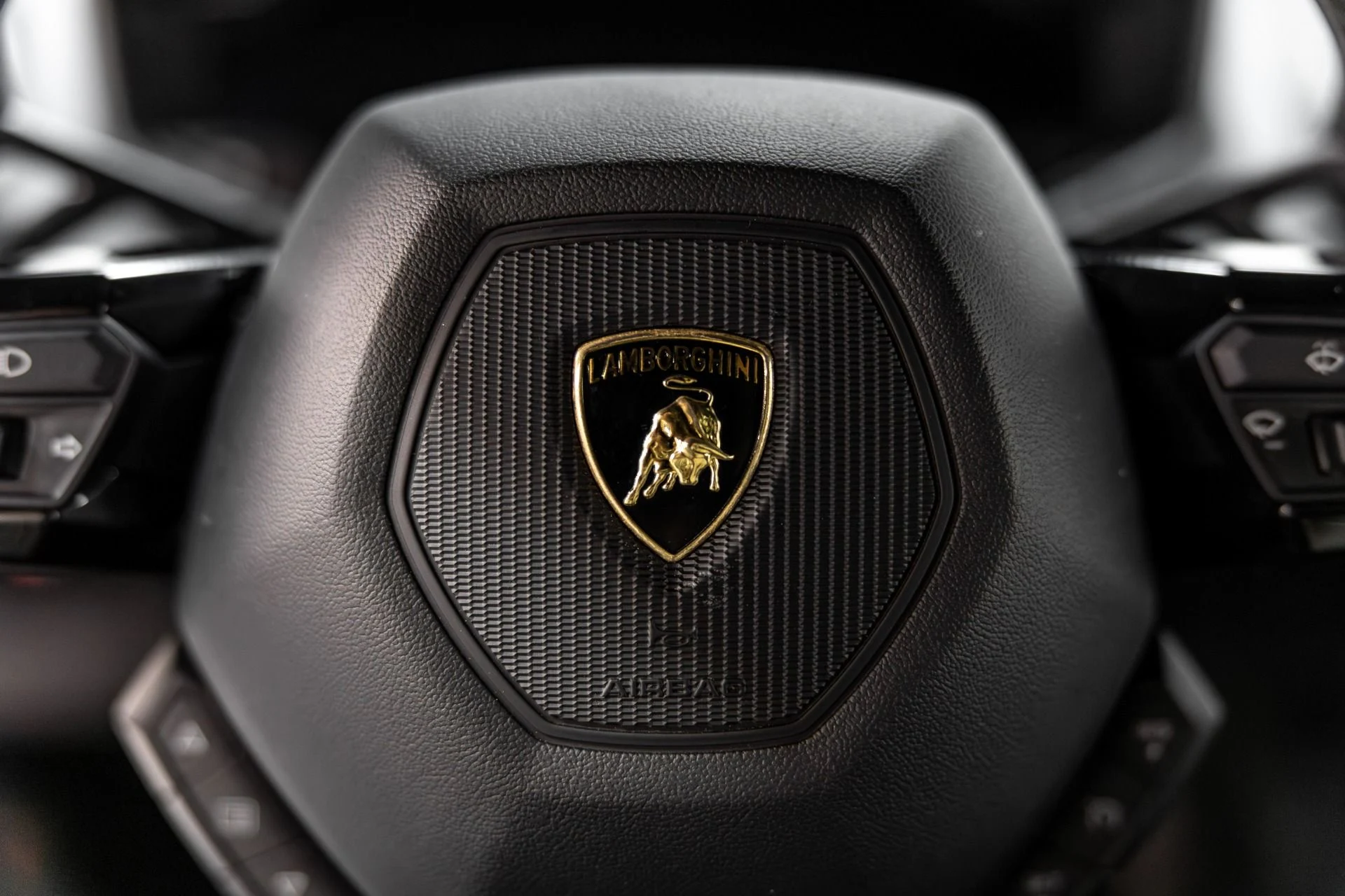 mph070_899410004_Used_2017_Lamborghini_Huracan_1765410503_97c95e3c8c