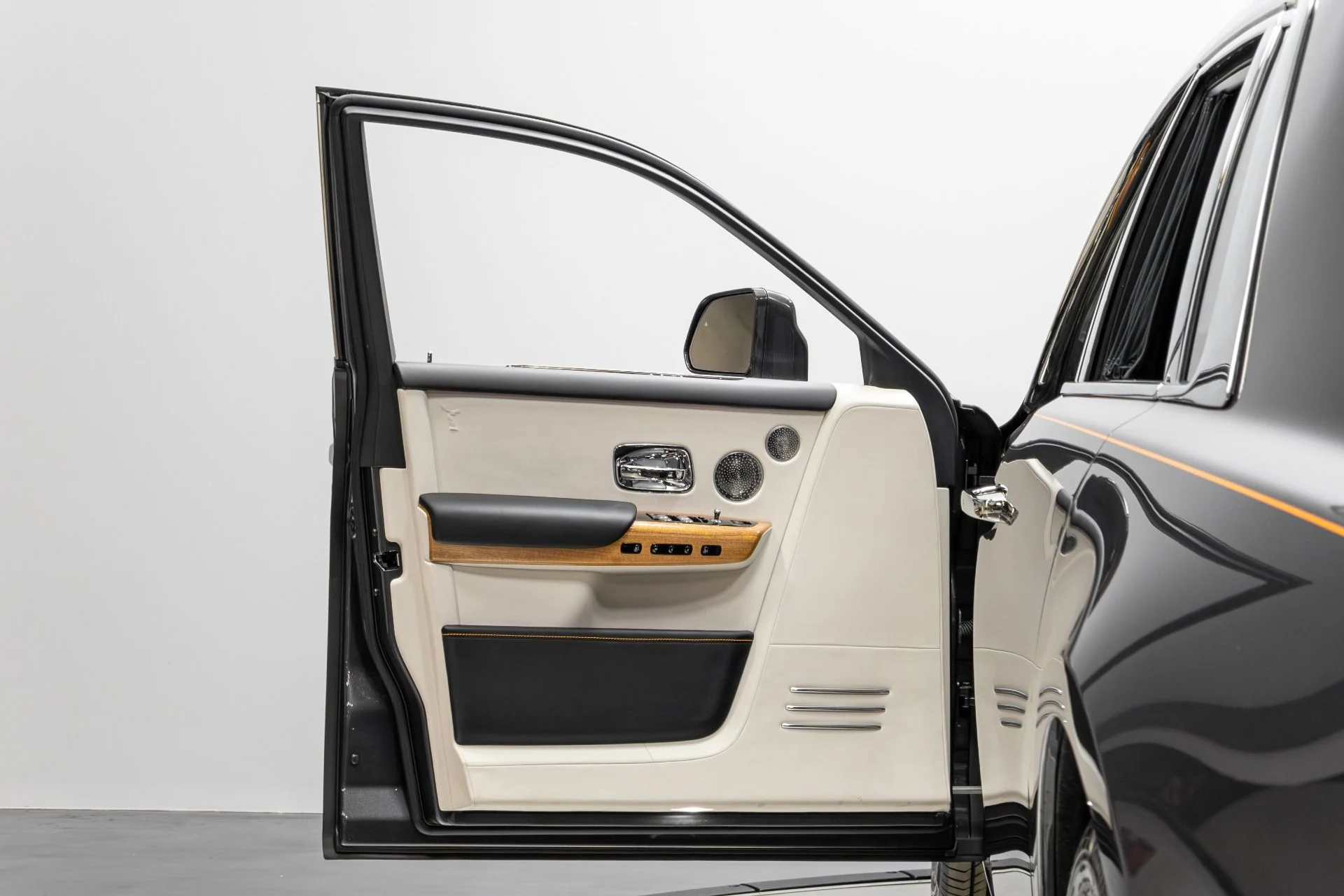 mph070_909732187_Used_2019_Rolls_Royce_Phantom_1770350910_2b84d6a14f