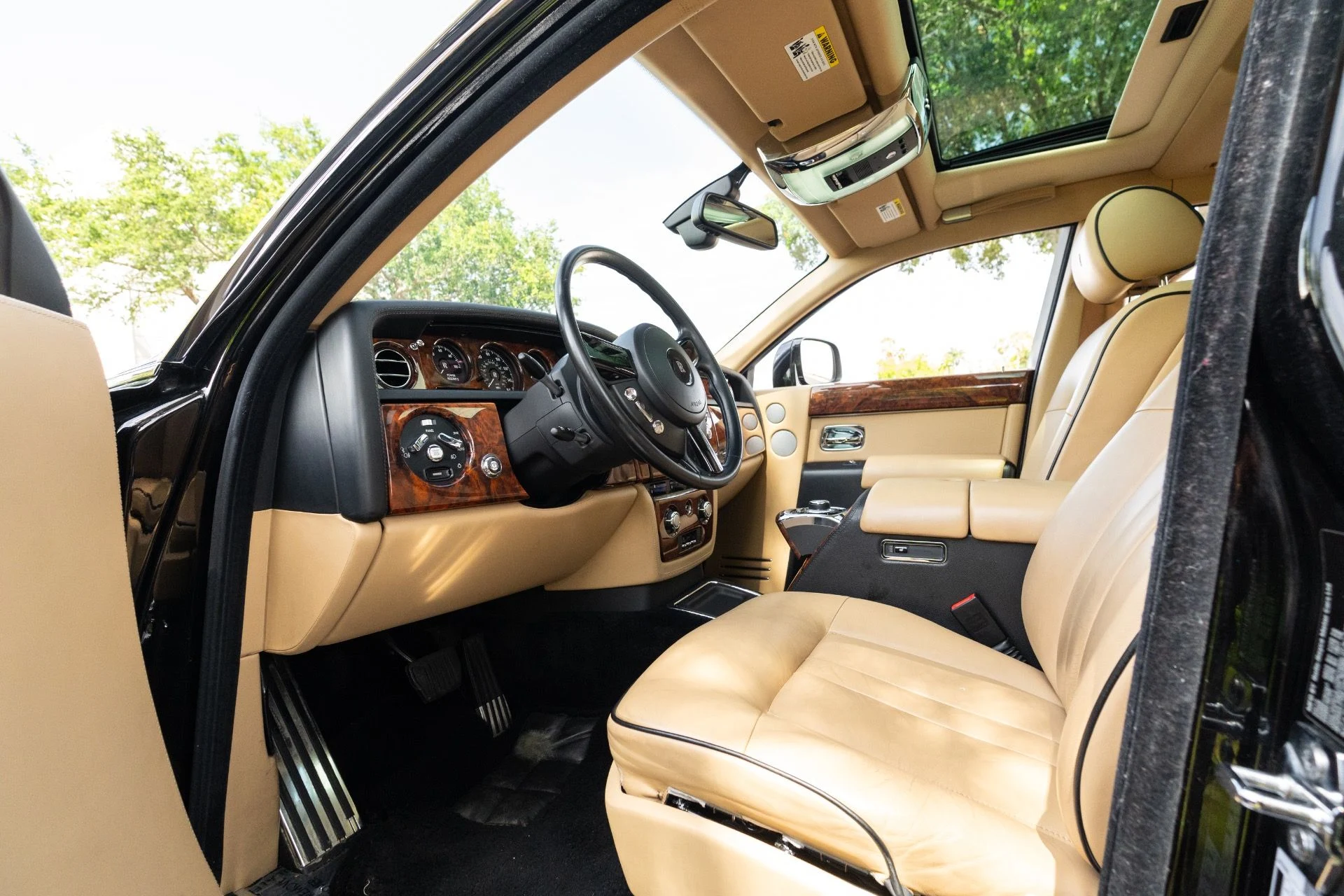 mph070_917556679_Used_2015_Rolls_Royce_Phantom_1779983365_42fe2971cd