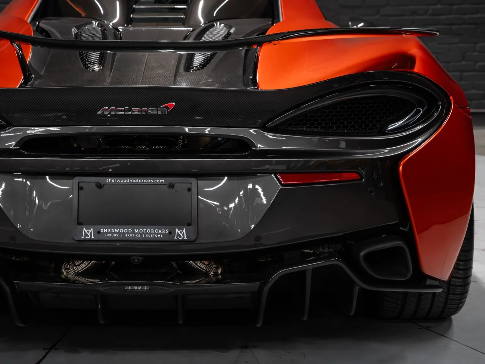 mph071_105824707_mclaren_570s_2017_903a876108