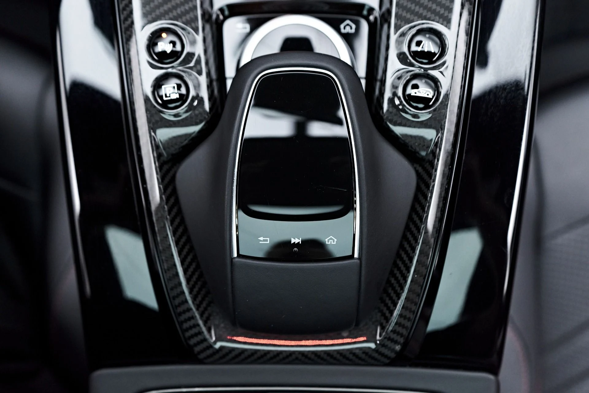 mph071_1177952105_Used_2023_Aston_Martin_DBX_707_1754786768_18e1ec3cab