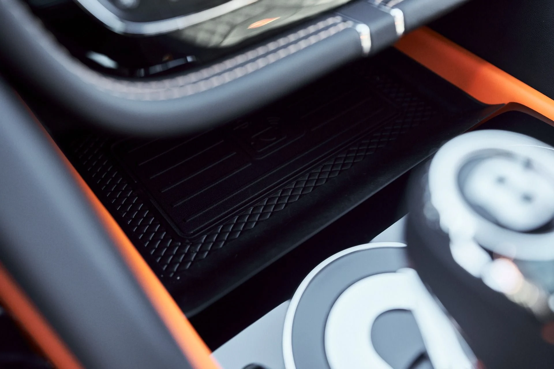 mph071_1236888940_Used_2025_Bentley_Bentayga_S_Black_Edition_1764904284_69aad4d8ec