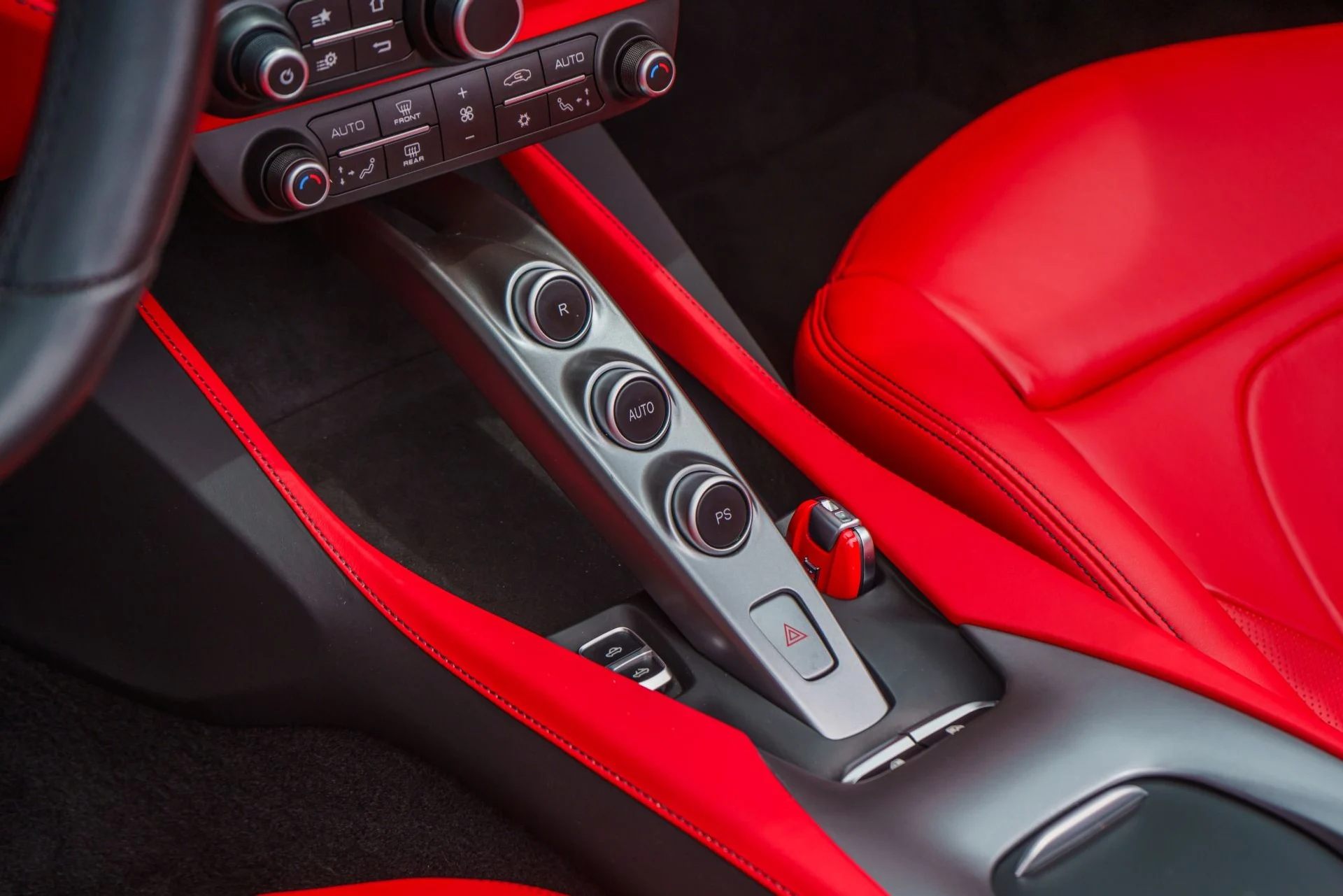 mph071_1241492082_Used_2019_Ferrari_Portofino_1783726040_59e0a815d6