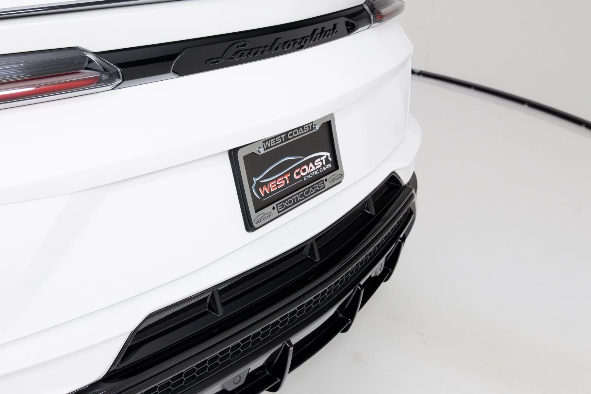 mph071_1301776288_Used_2024_Lamborghini_Urus_S_1765302070_ba3211f310