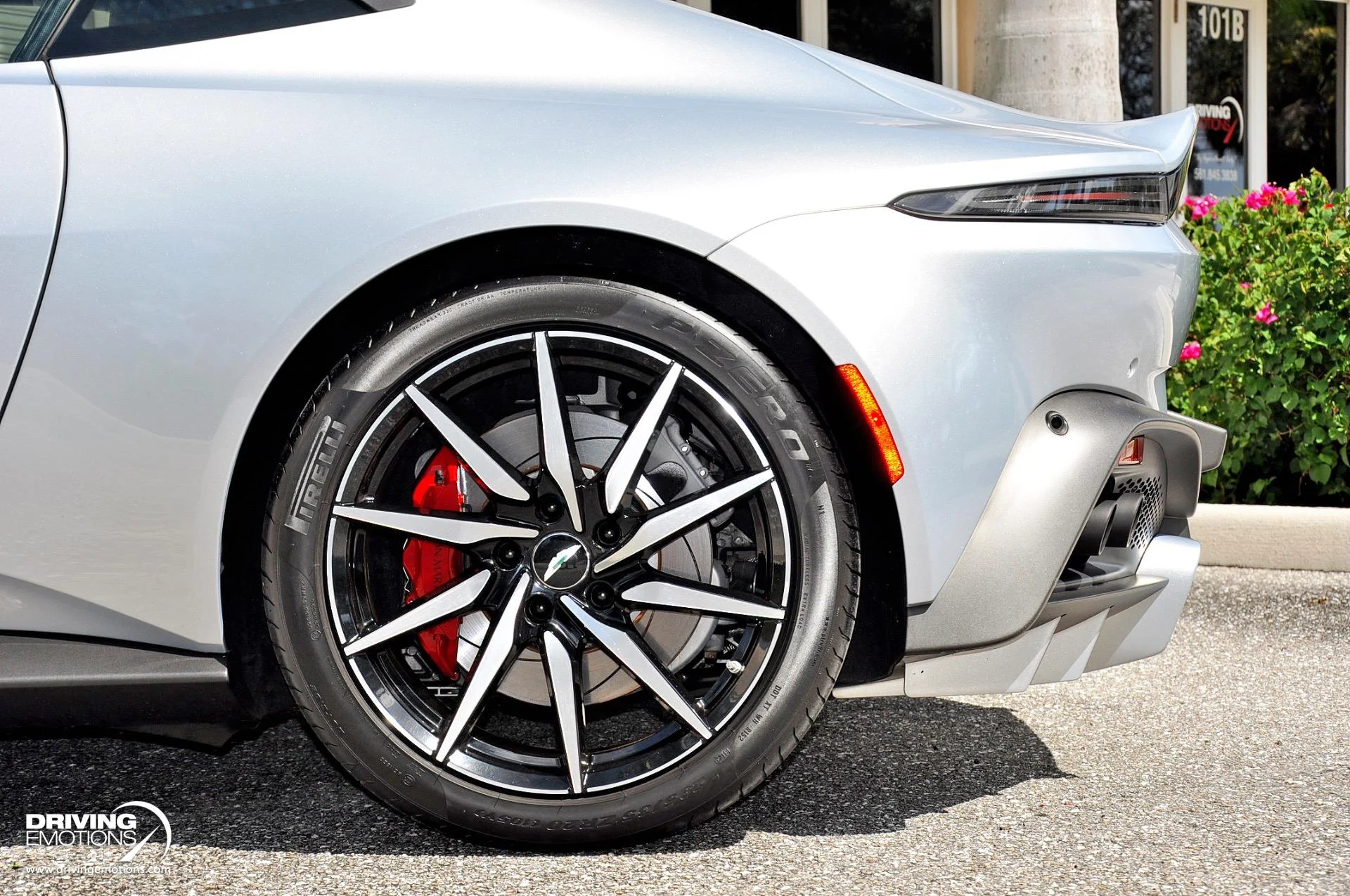 mph071_1413618052_880_p72_l_8068bb2772