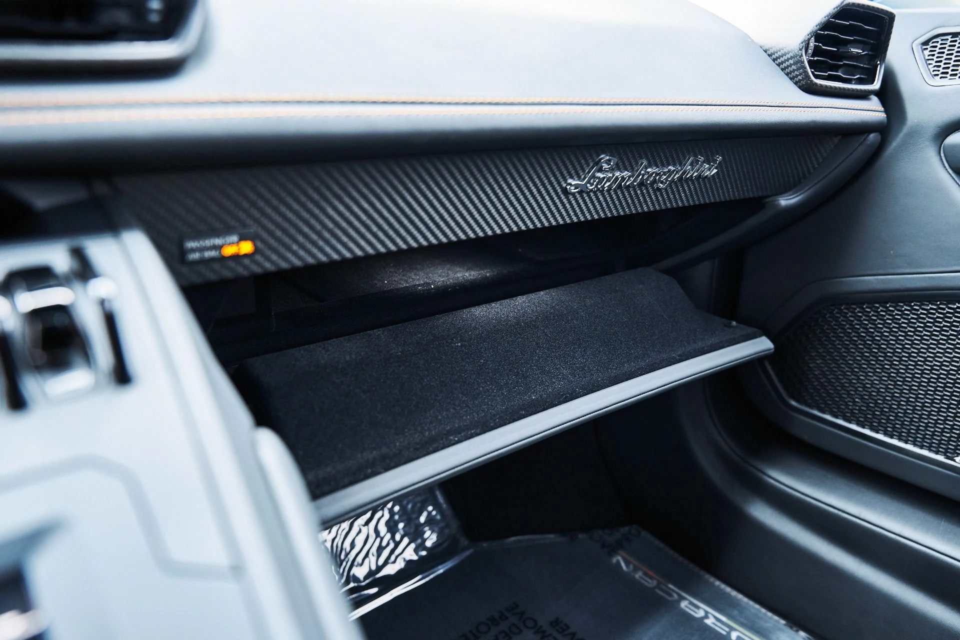 mph071_1484872068_Used_2023_Lamborghini_Huracan_EVO_Base_1775006756_1cac140b55