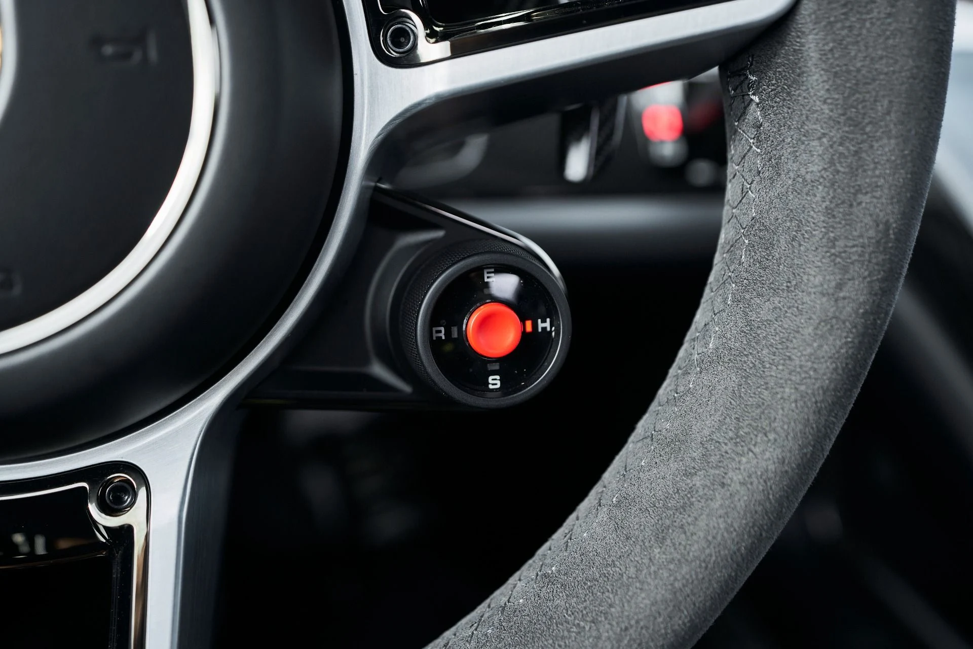 mph071_1493291216_Used_2015_Porsche_918_Spyder_w_Weissach_Package_1764874366_6cc09819dd