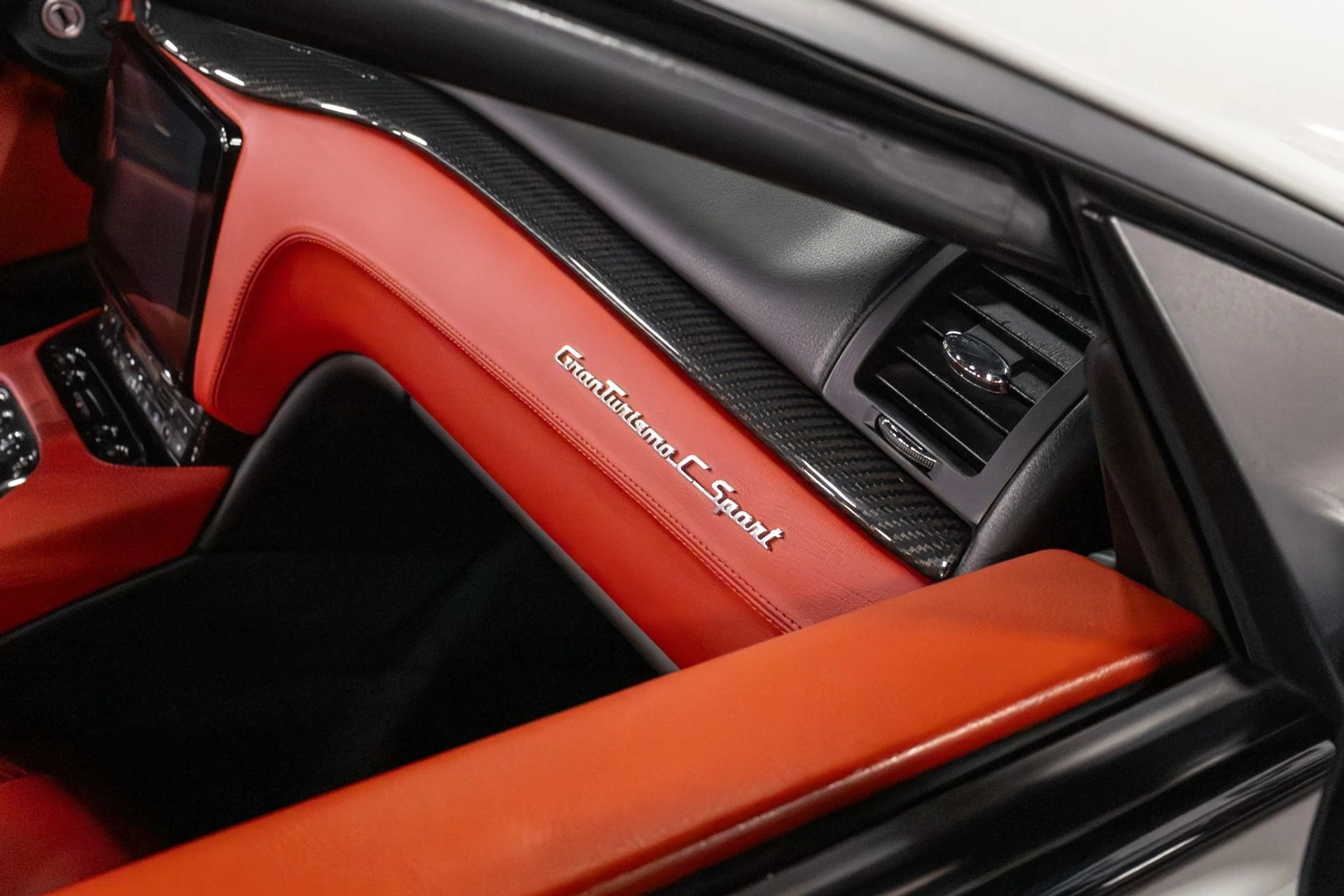 mph071_1553458354_Used_2018_Maserati_Gran_Turismo_1761598740_c70b3ddaea