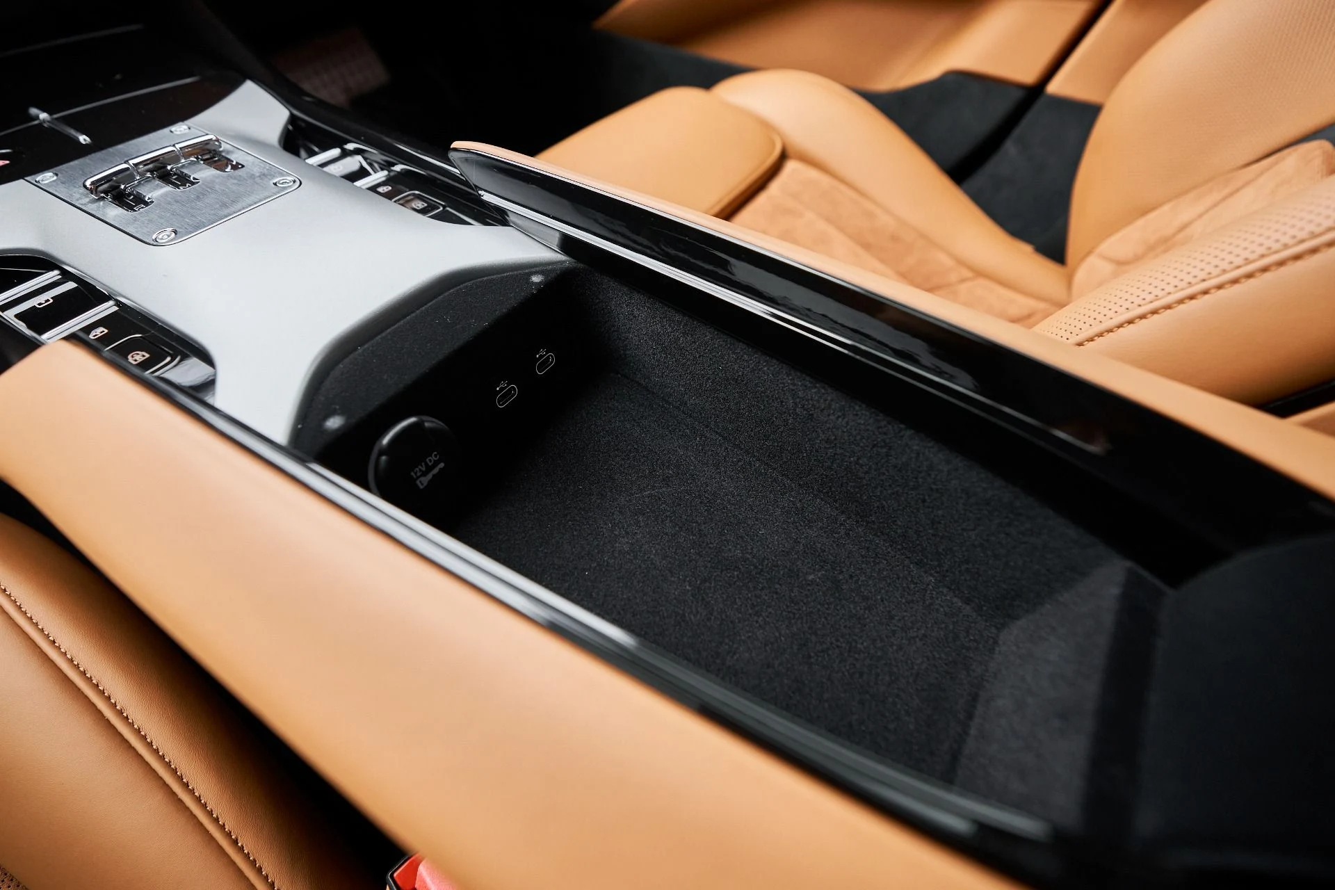 mph071_1600418734_Used_2025_Ferrari_Purosangue_1762993306_b356446850