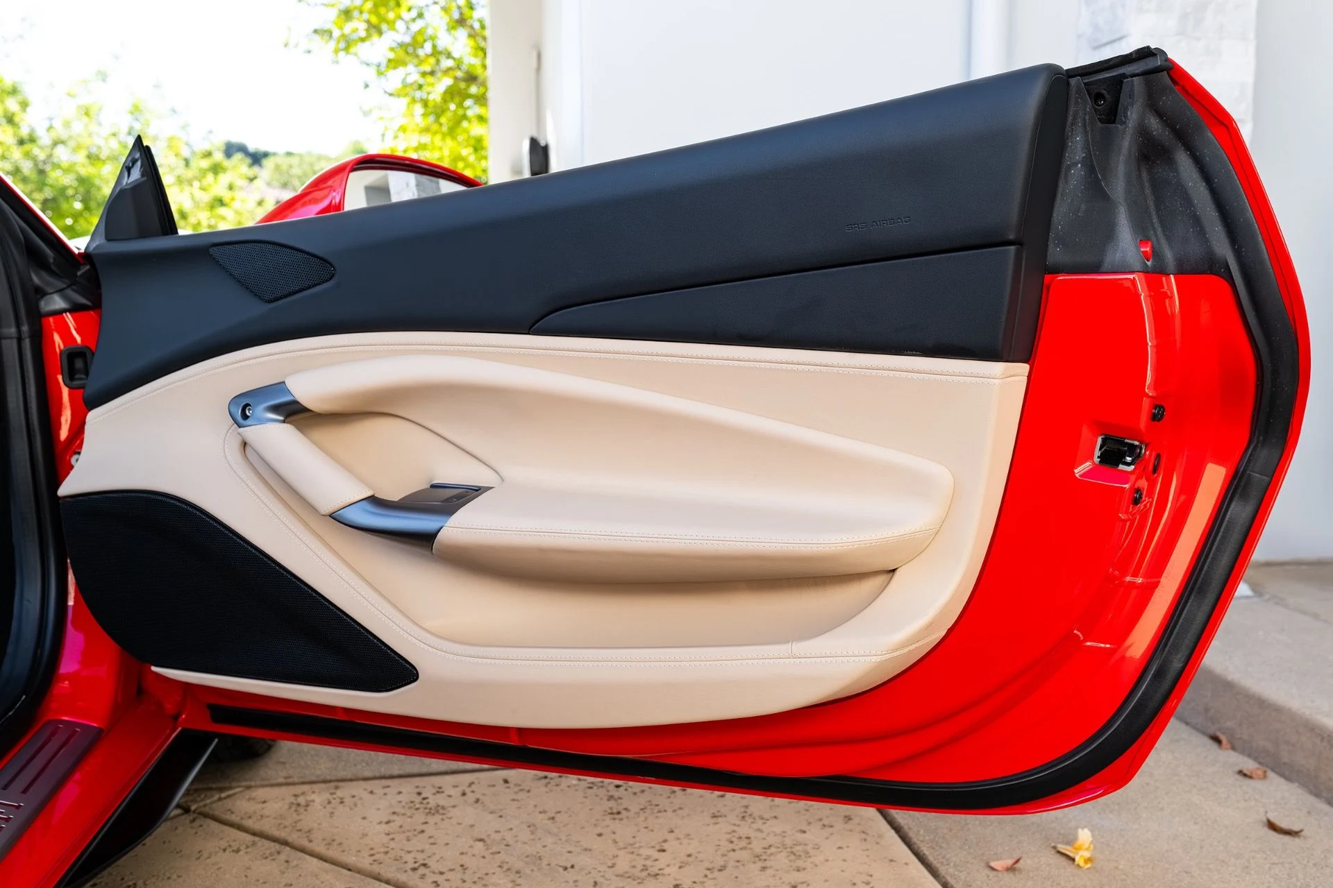 mph071_1699359717_Used_2022_Ferrari_F8_Spider_1791573855_4f392389a6